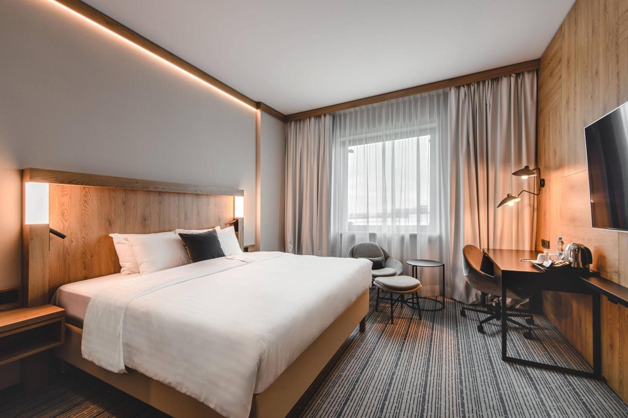 Hotel Courtyard By Marriott Airport
