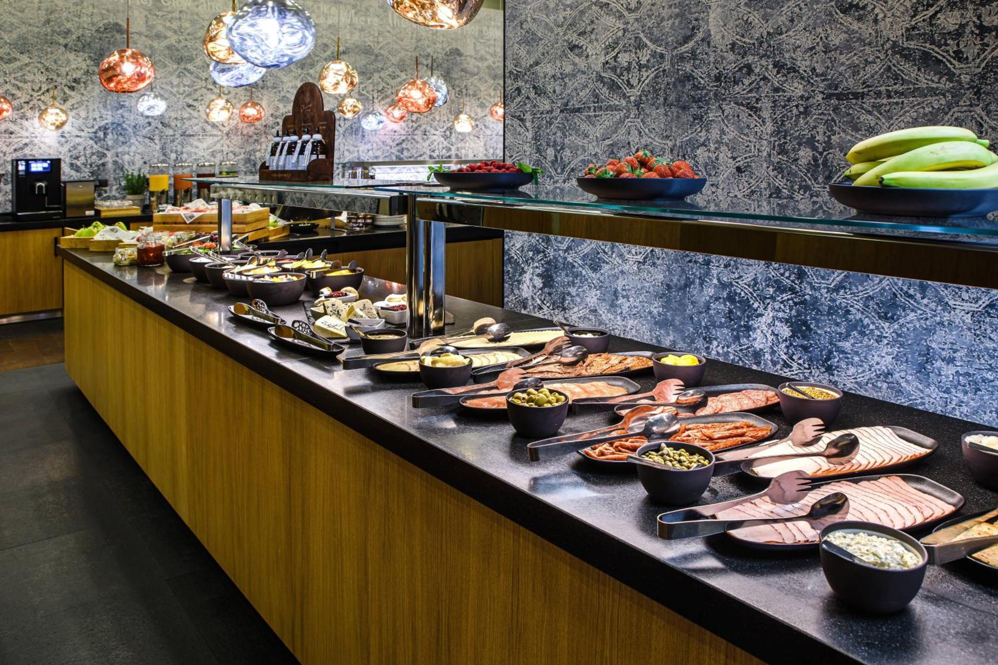 Courtyard By Marriott Airport Hotel 4*