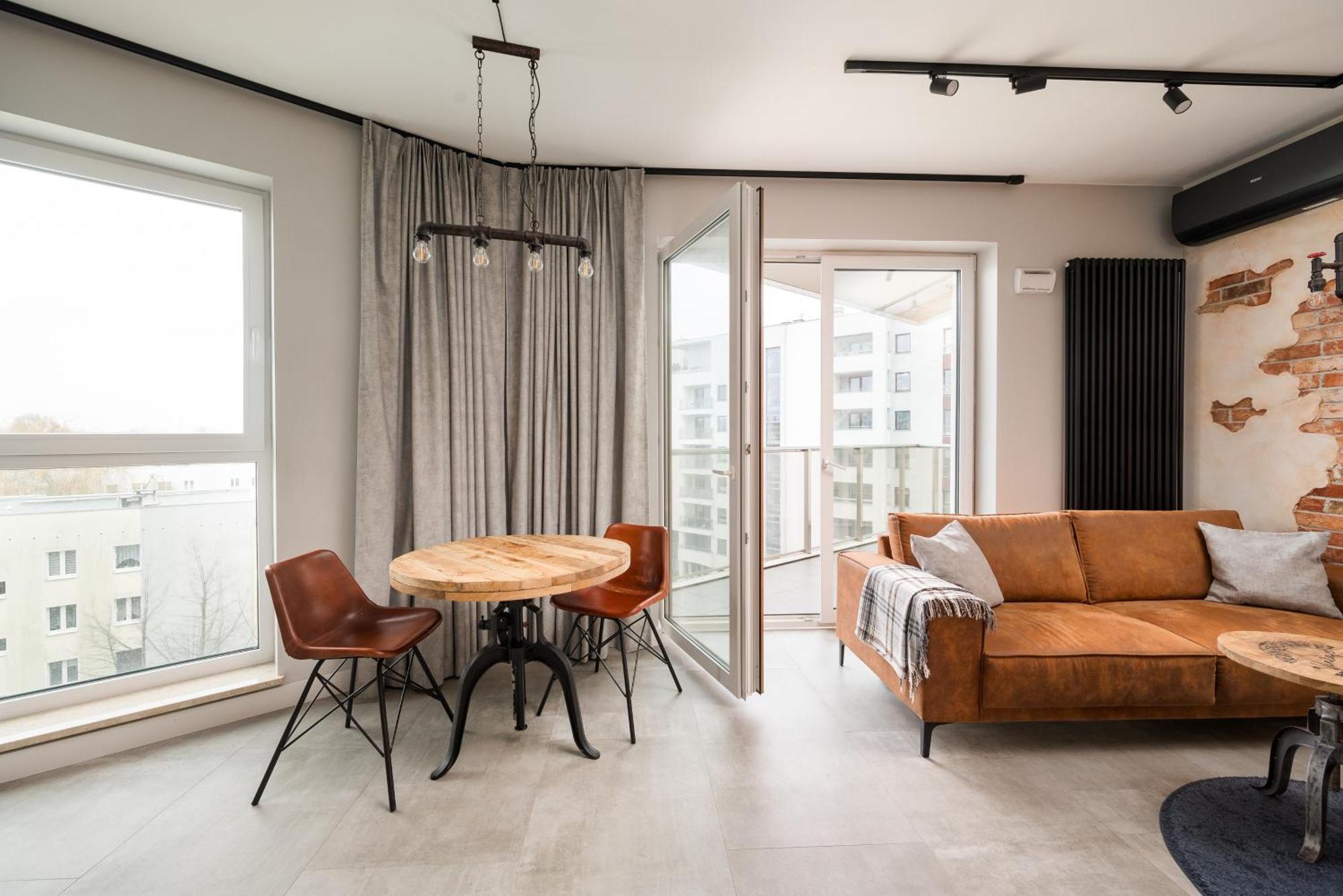 Goclaw Industrial Apartment *