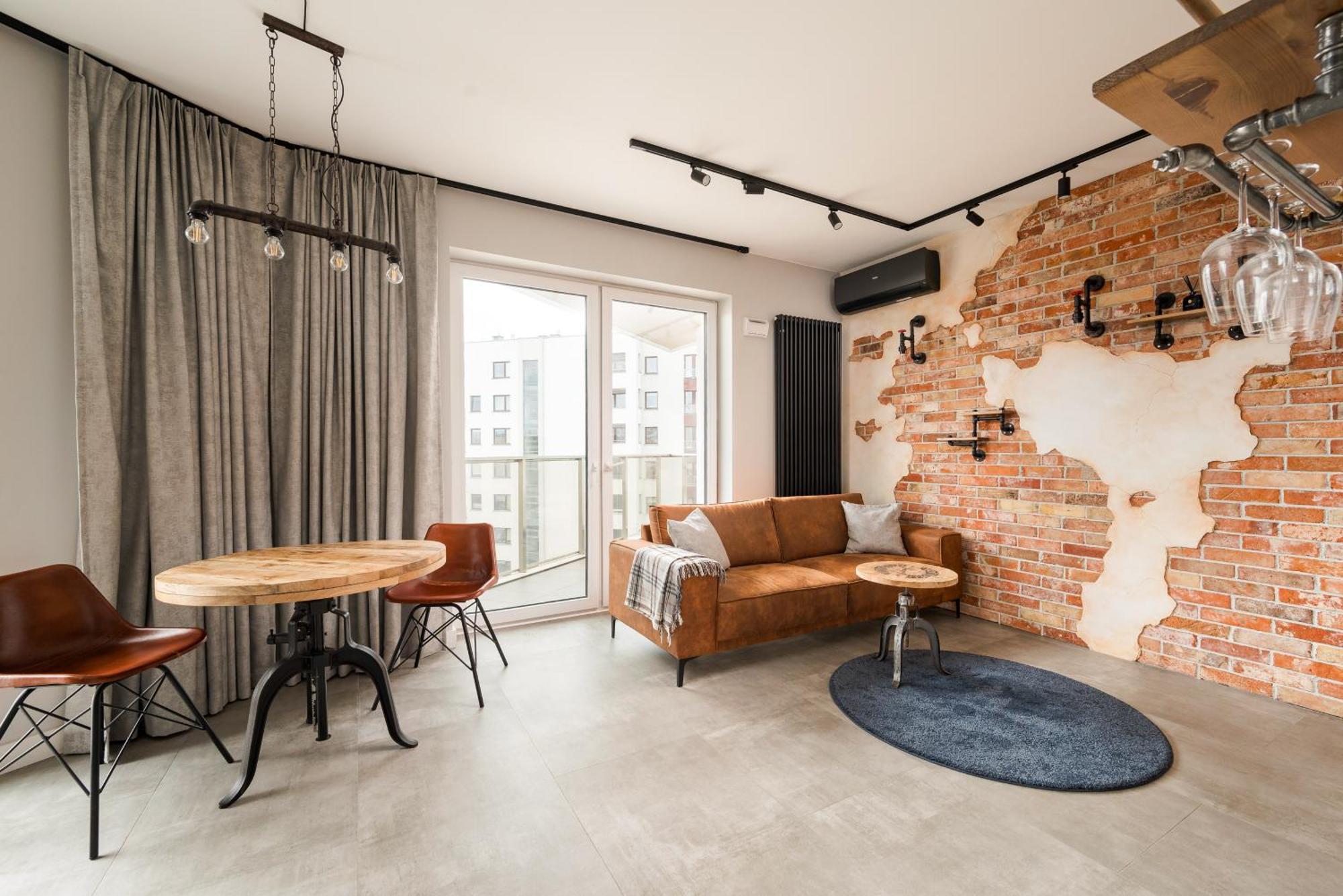 Goclaw Industrial Apartment *
