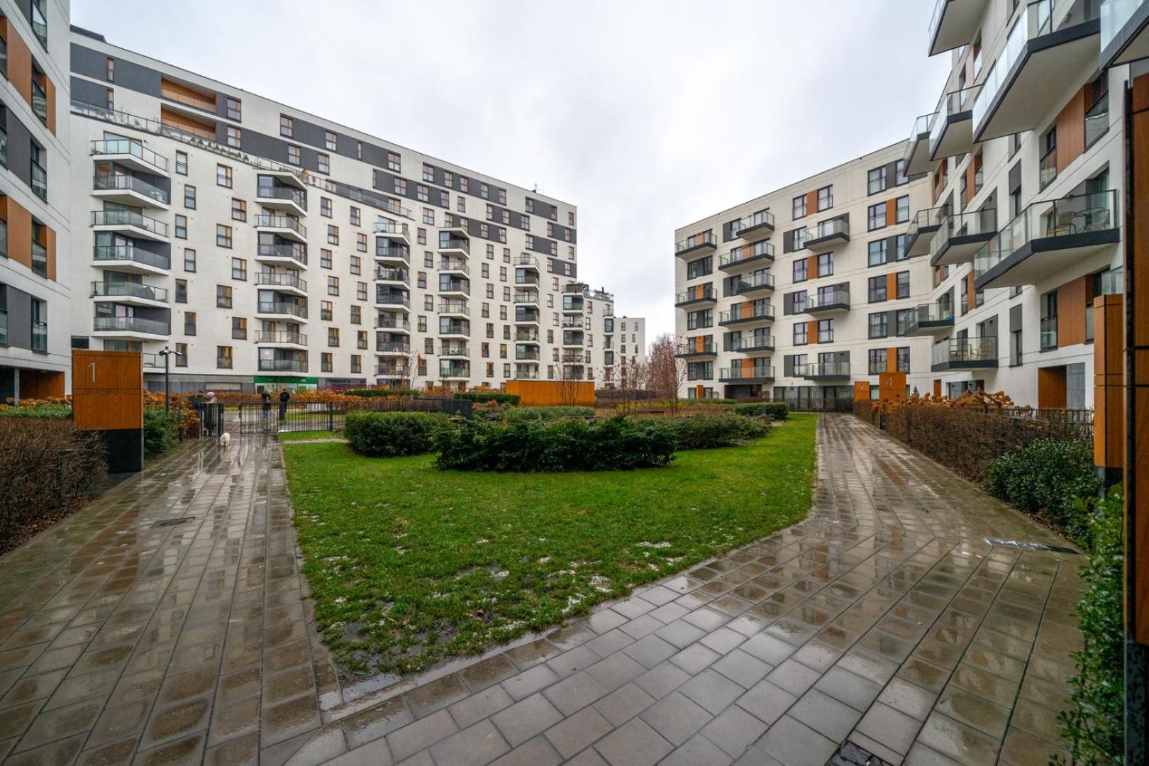 Apartment Wilanowska Prestige - 80m2, Parking & Balcony - By Rentujemy *