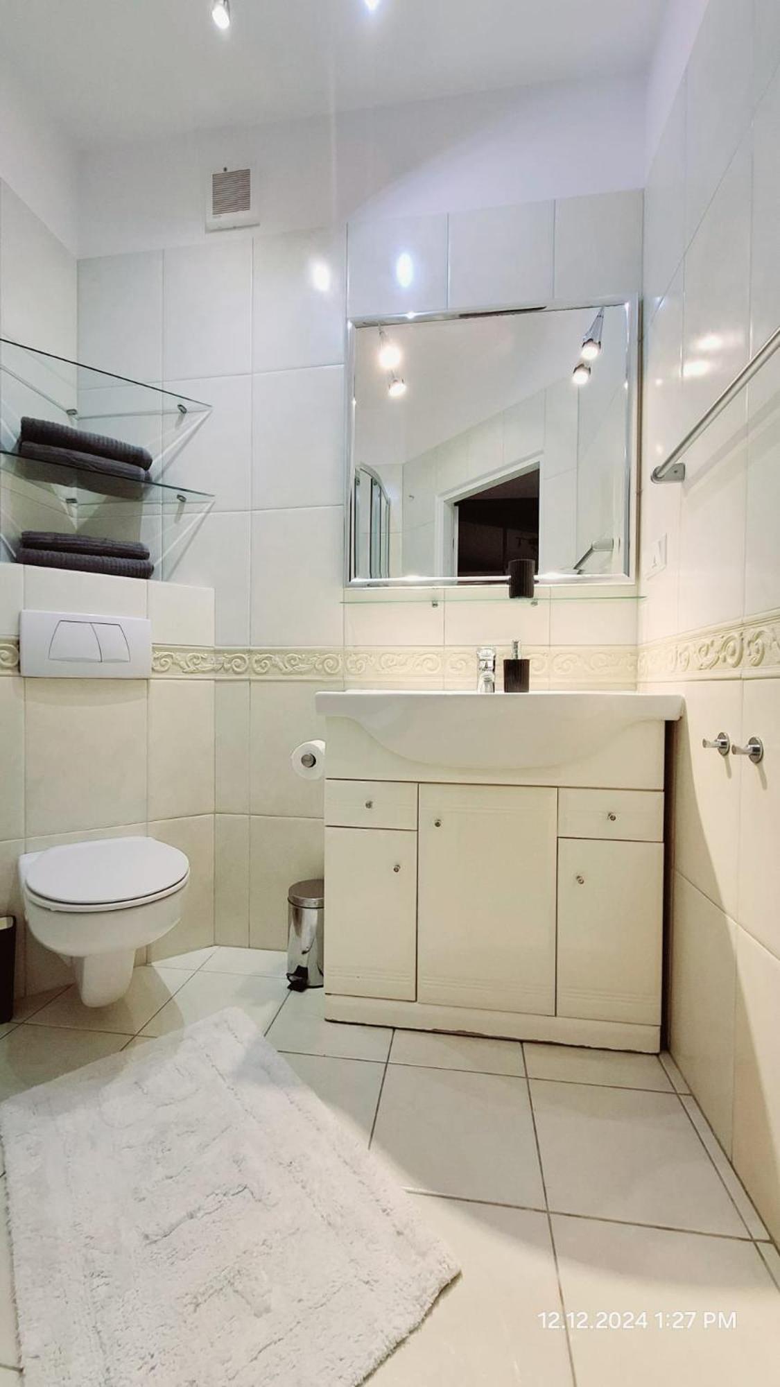 Metro Natolin Apartment *