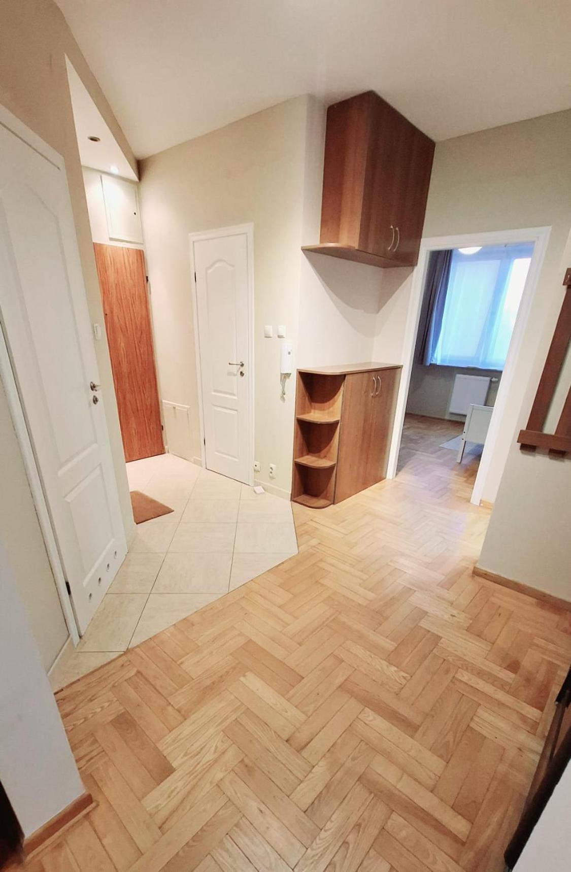 Metro Natolin Apartment *