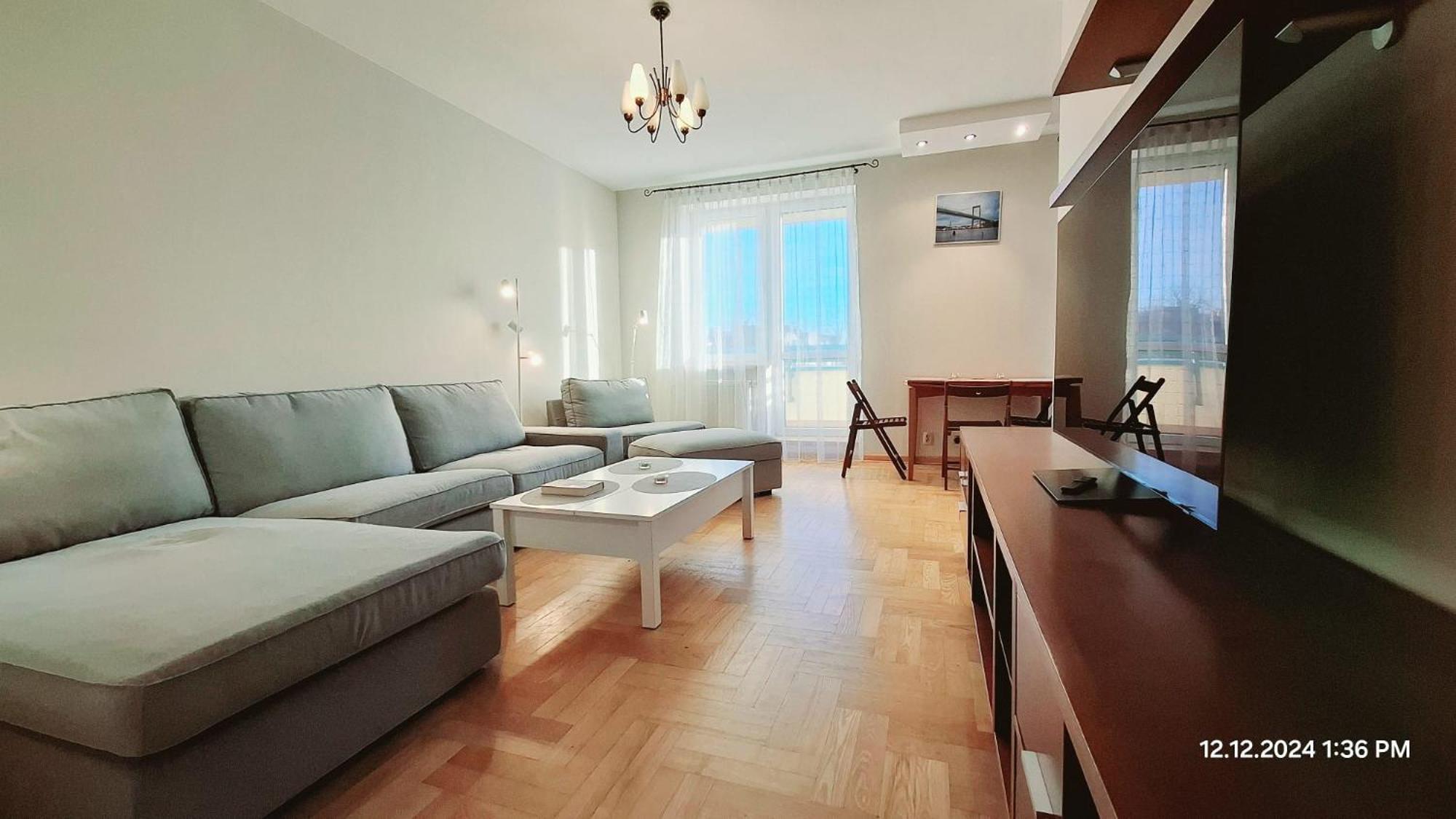 Metro Natolin Apartment