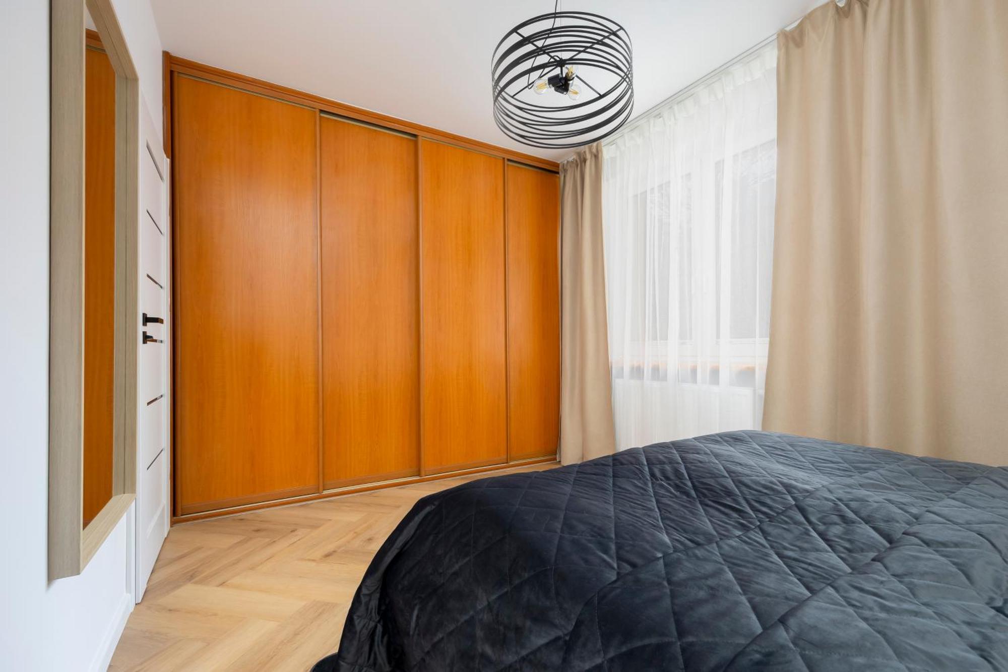 Comfortable With Two Bedrooms & Parking By Renters