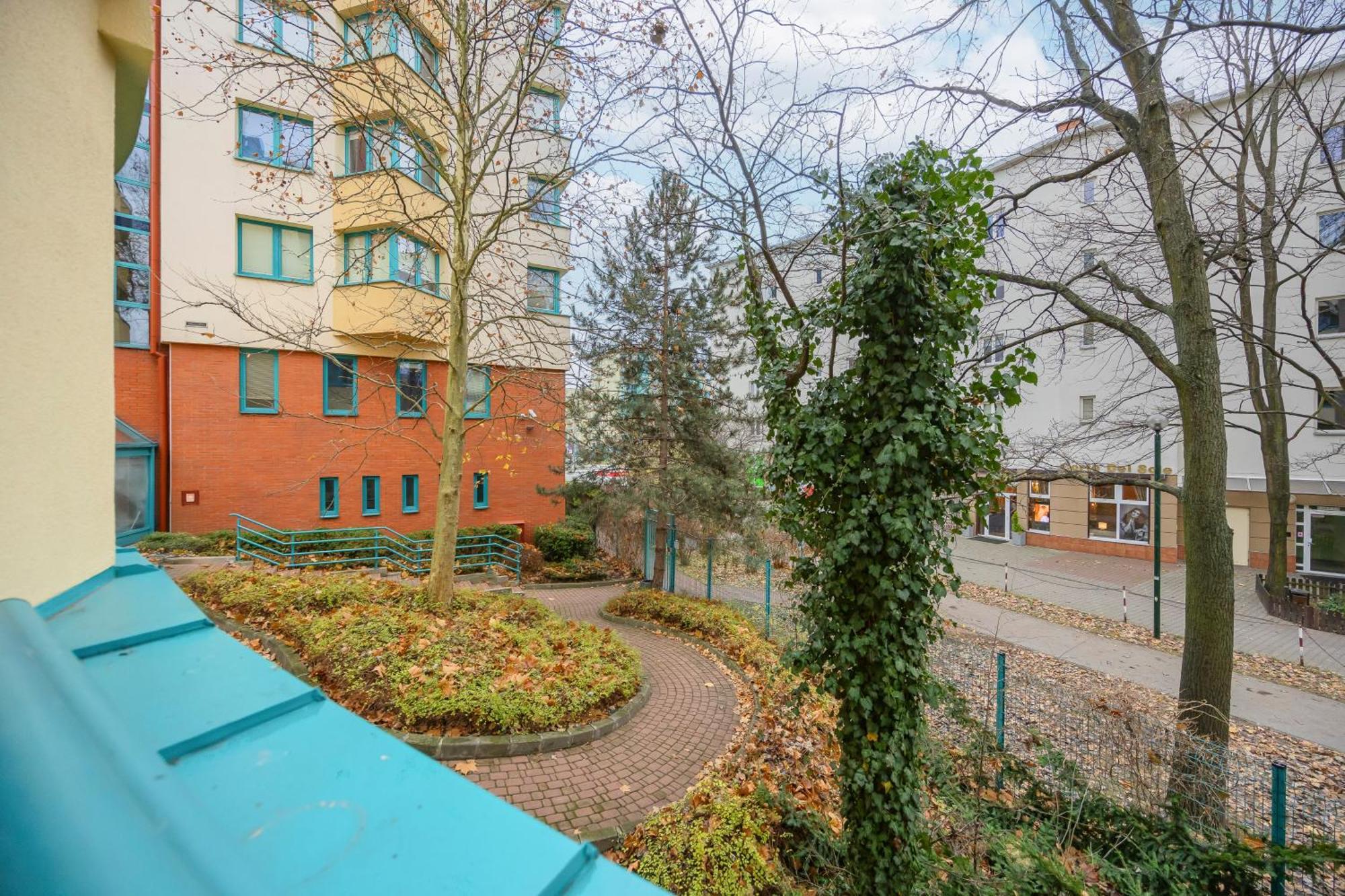 Comfortable With Two Bedrooms & Parking By Renters Warsaw