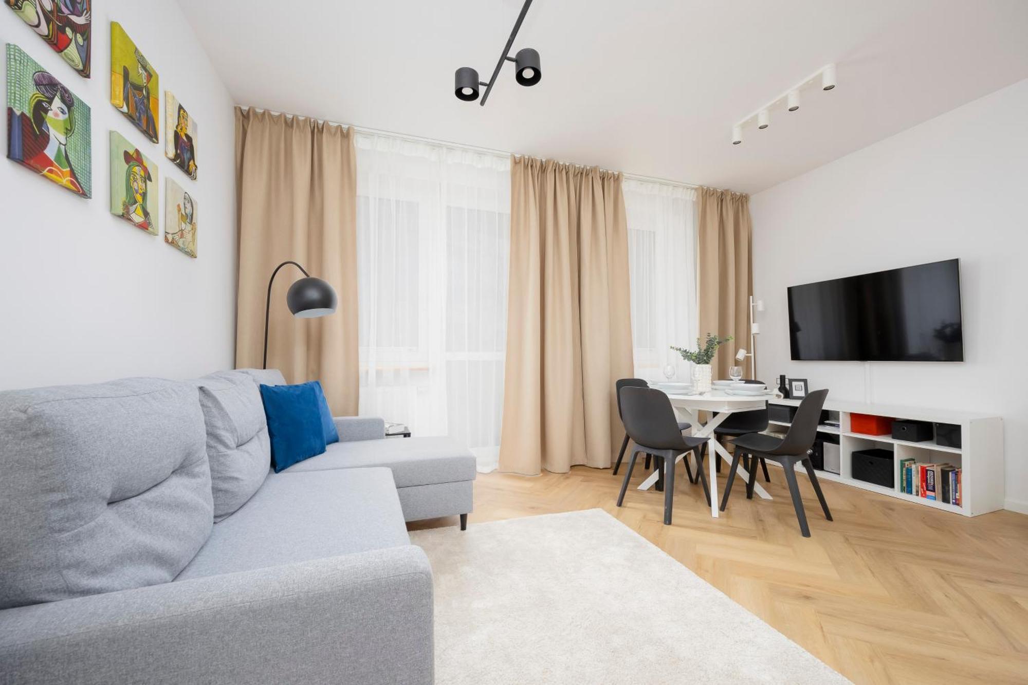 Comfortable With Two Bedrooms & Parking By Renters * Warsaw