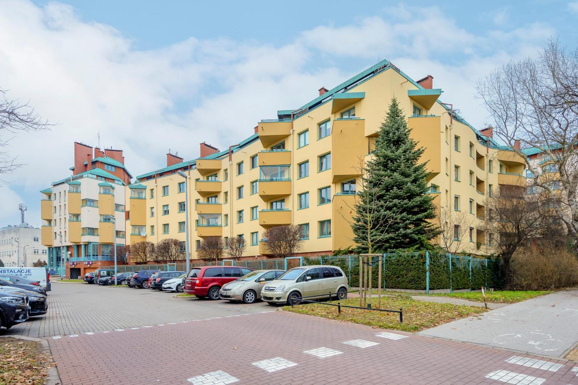 Comfortable With Two Bedrooms & Parking By Renters