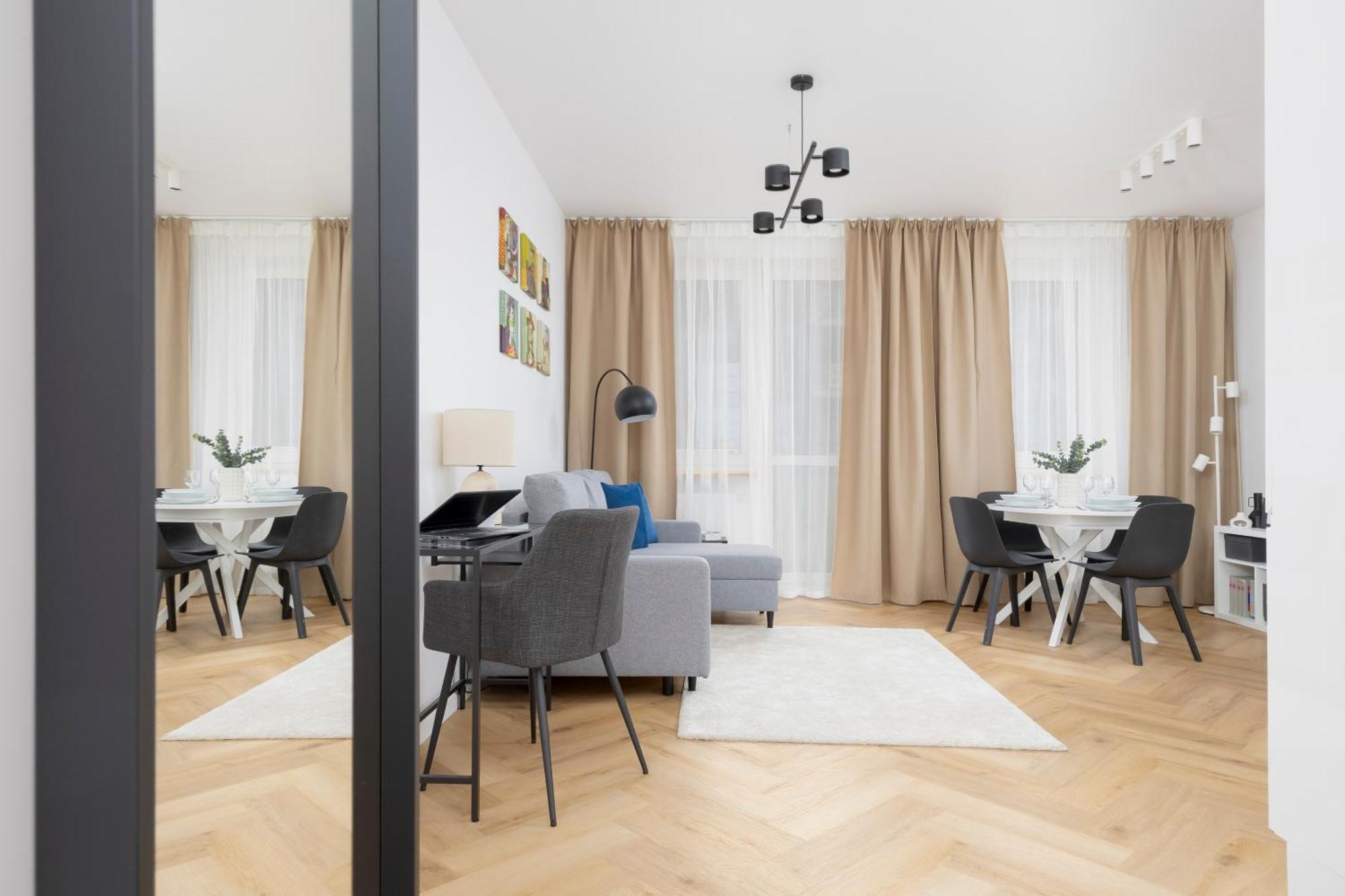 Comfortable With Two Bedrooms & Parking By Renters