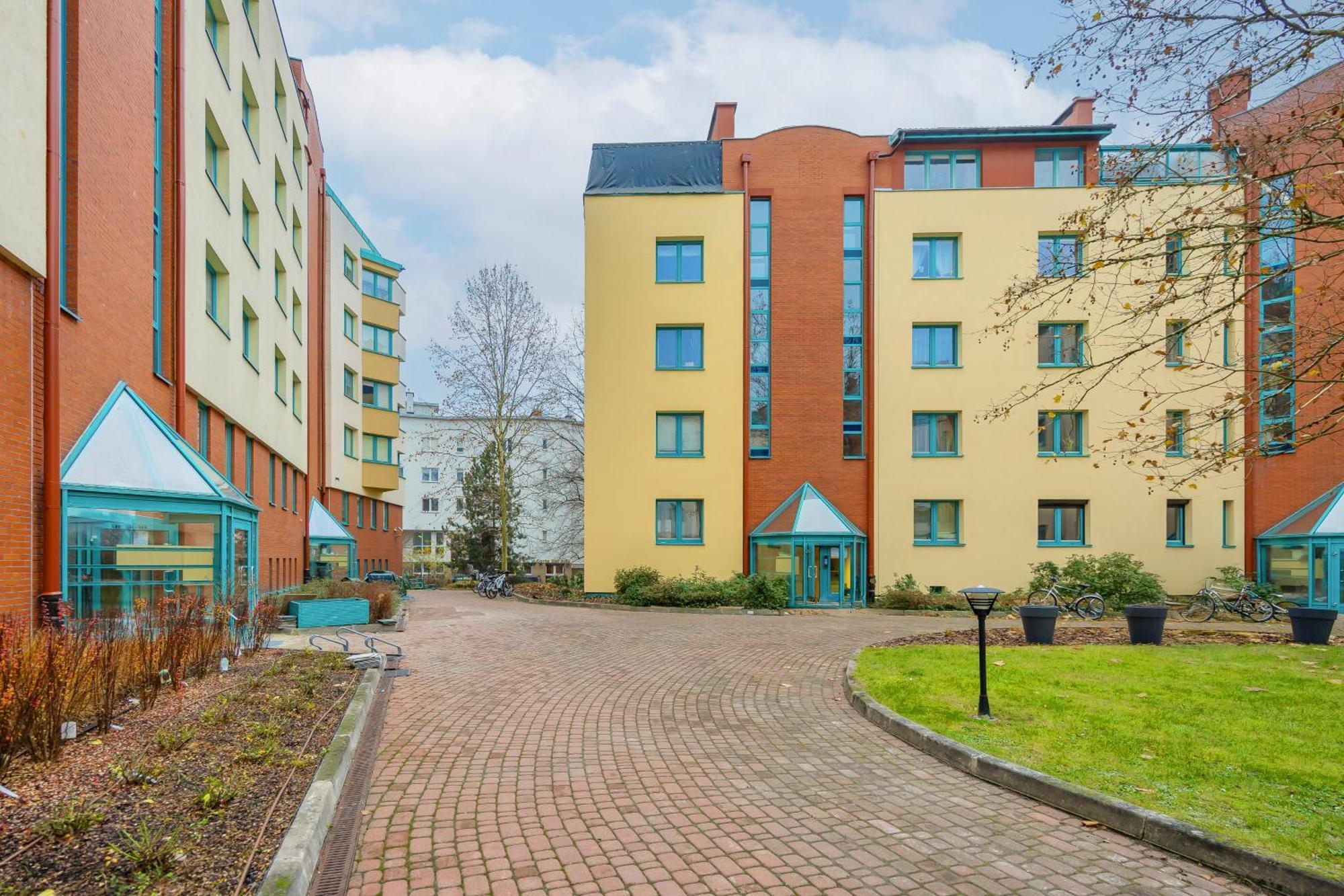 Apartment Comfortable With Two Bedrooms & Parking By Renters