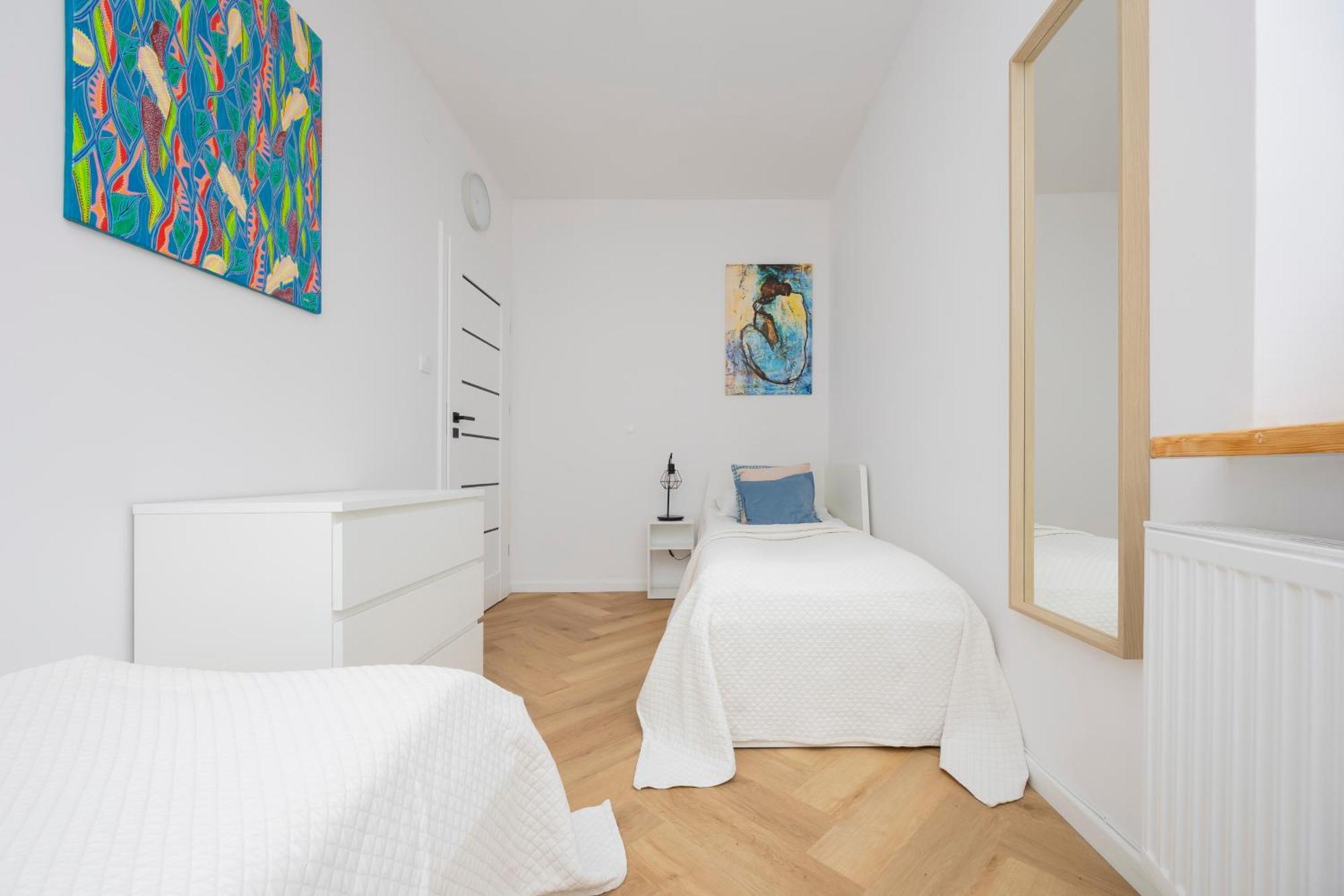 Comfortable With Two Bedrooms & Parking By Renters *