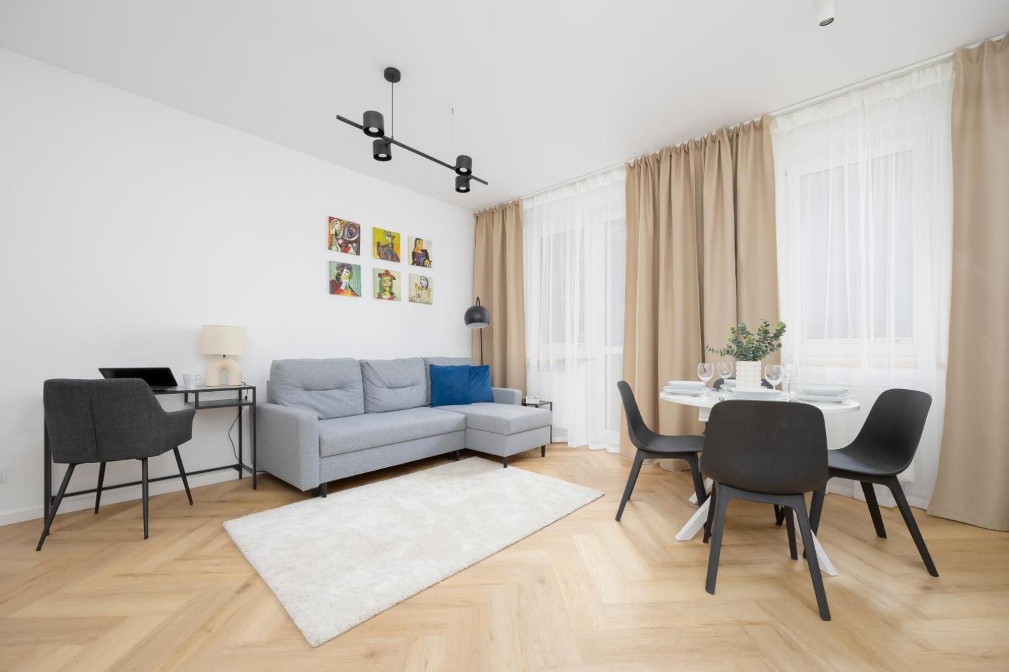 Comfortable With Two Bedrooms & Parking By Renters Apartment *