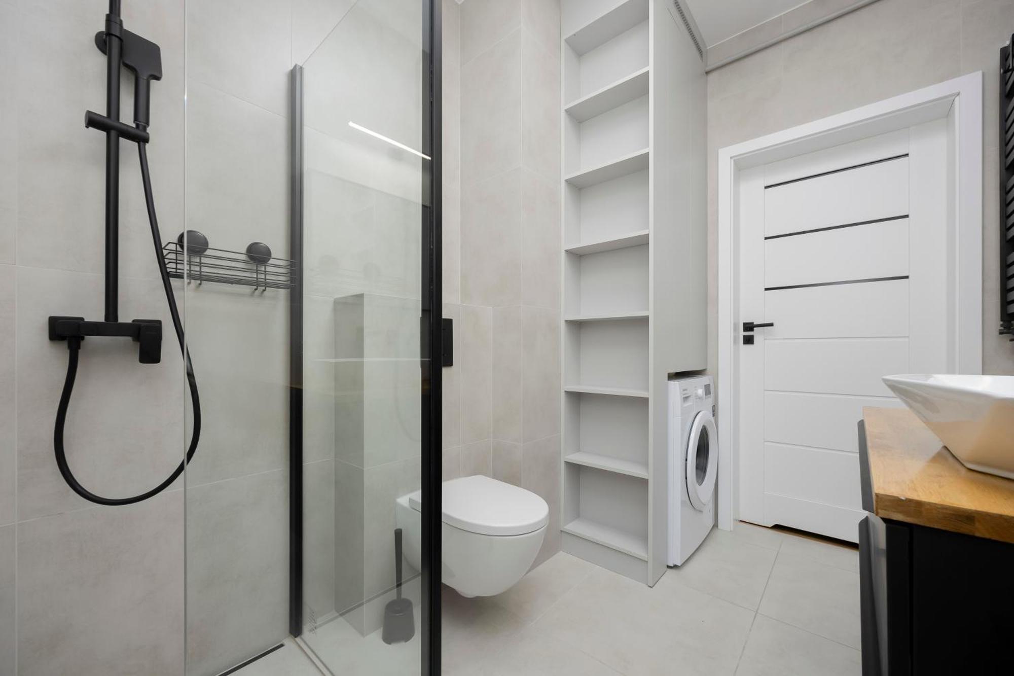 Comfortable With Two Bedrooms & Parking By Renters Warsaw