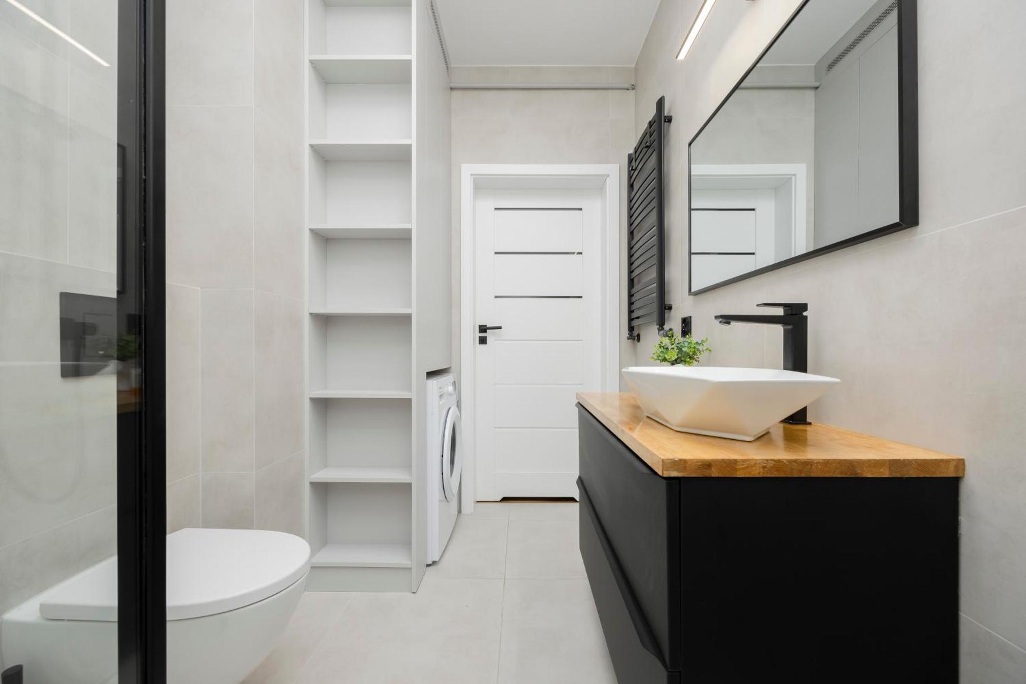 Comfortable With Two Bedrooms & Parking By Renters *