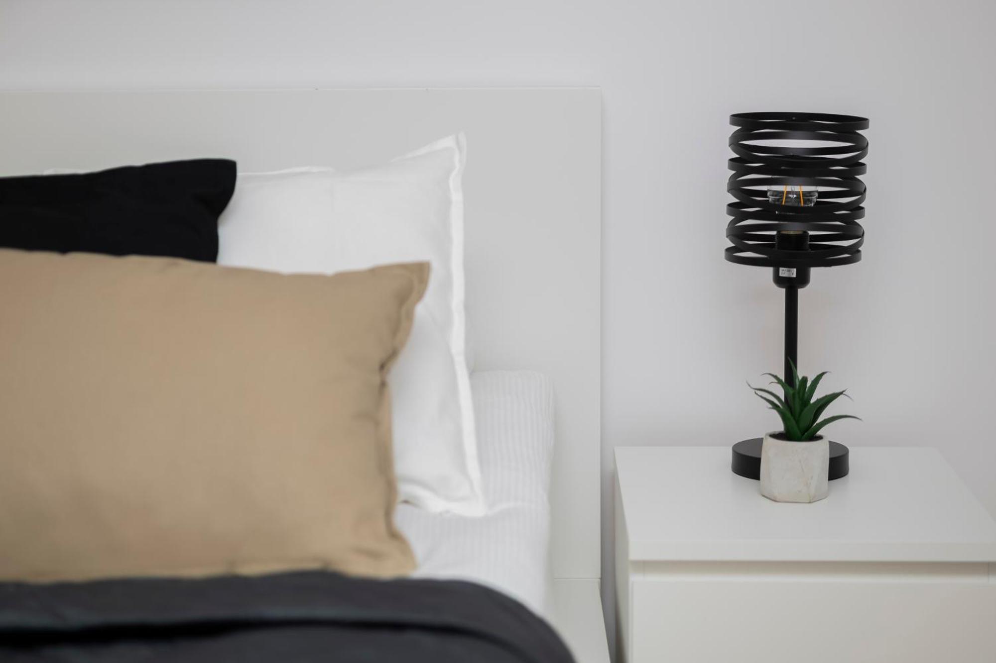 Comfortable With Two Bedrooms & Parking By Renters Warsaw