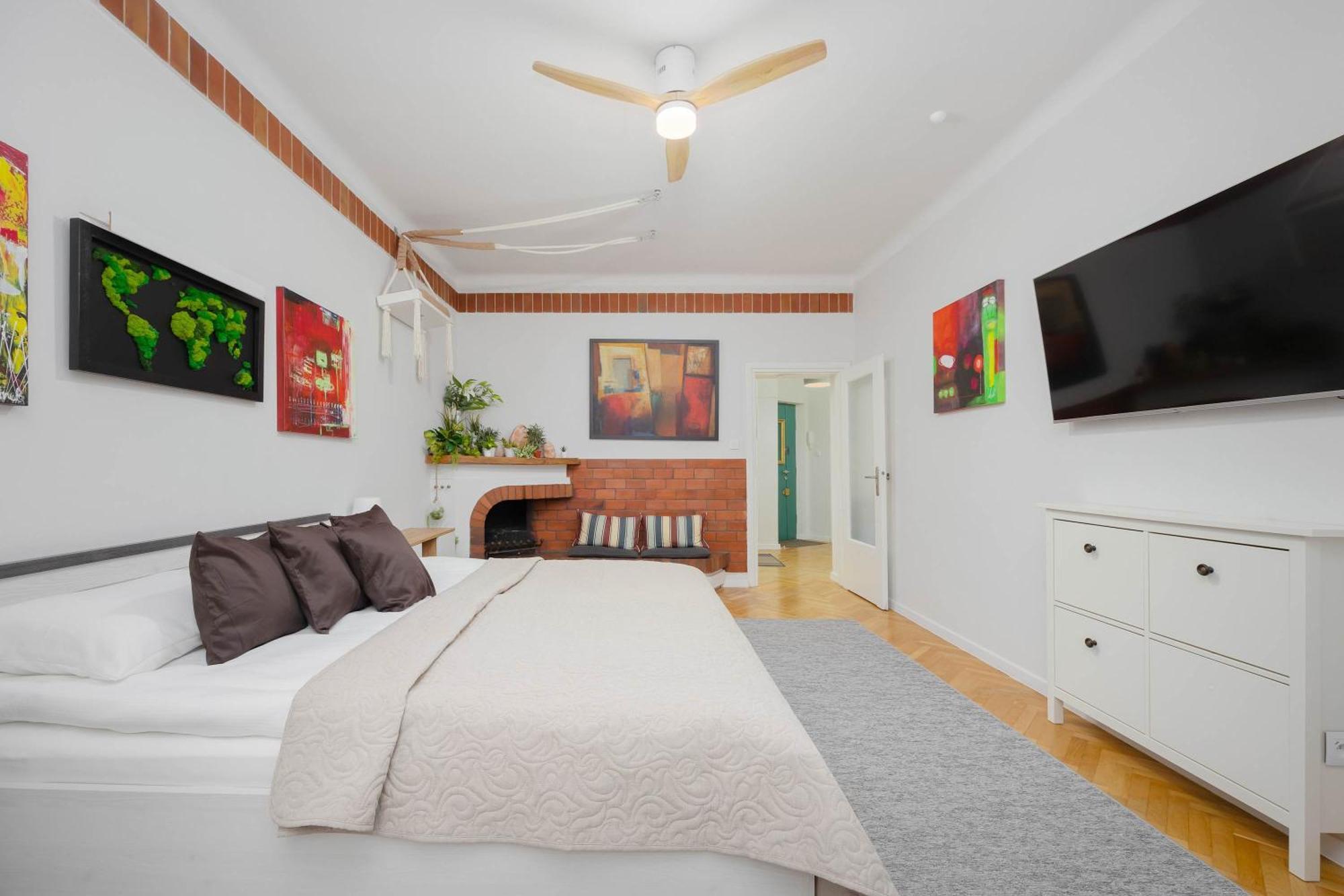 Piekny Jasny Z Sypialnia I Biurkiem By Renters Apartment Warsaw