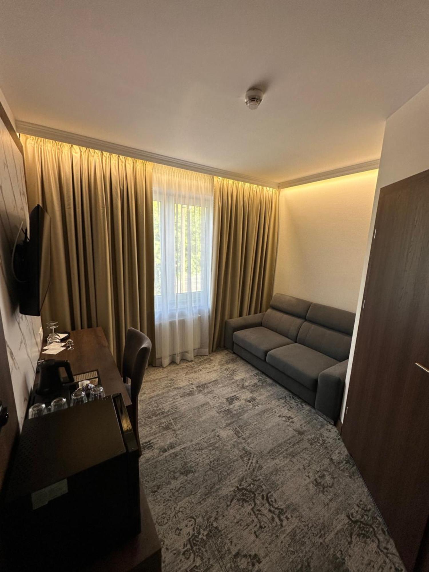 Sleep&fly Okecie Airport Bed & Breakfast *