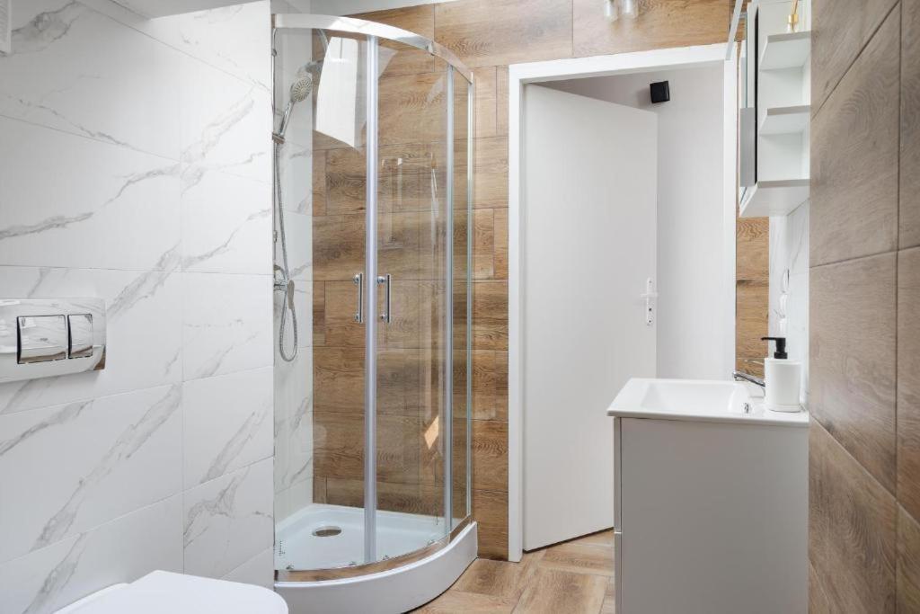 - Great Location- Praga Polnoc - 10 People - Marcinkowskiego Apartment *