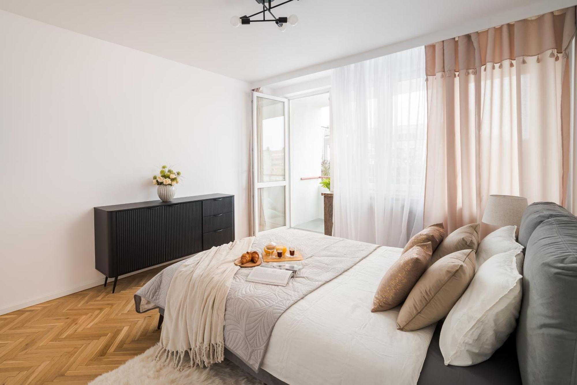 Pulawska Mokotow 2-bedroom & Living Room, Balcony & Free Parking On Site Apartment