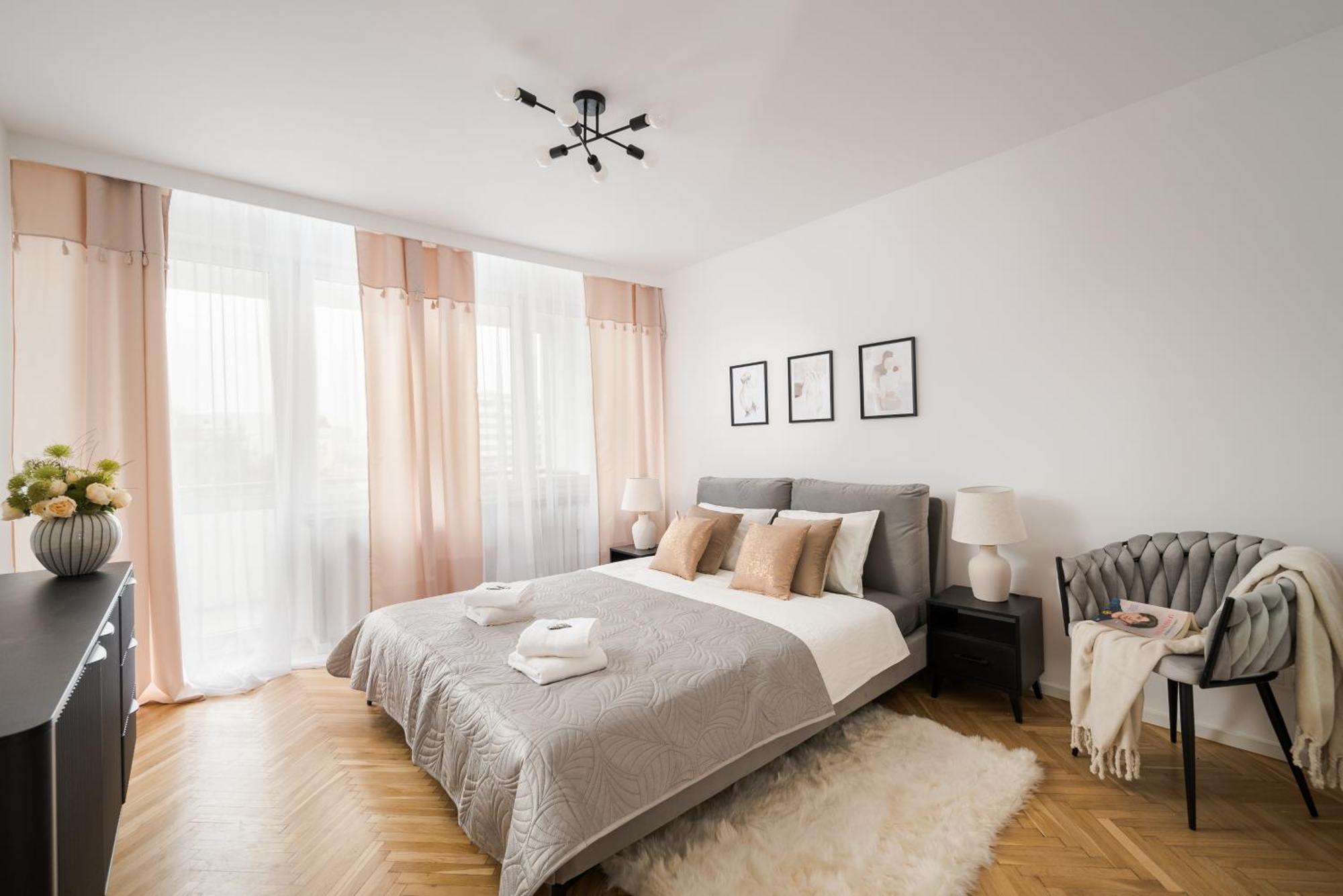 Apartment Pulawska Mokotow 2-bedroom & Living Room, Balcony & Free Parking On Site *