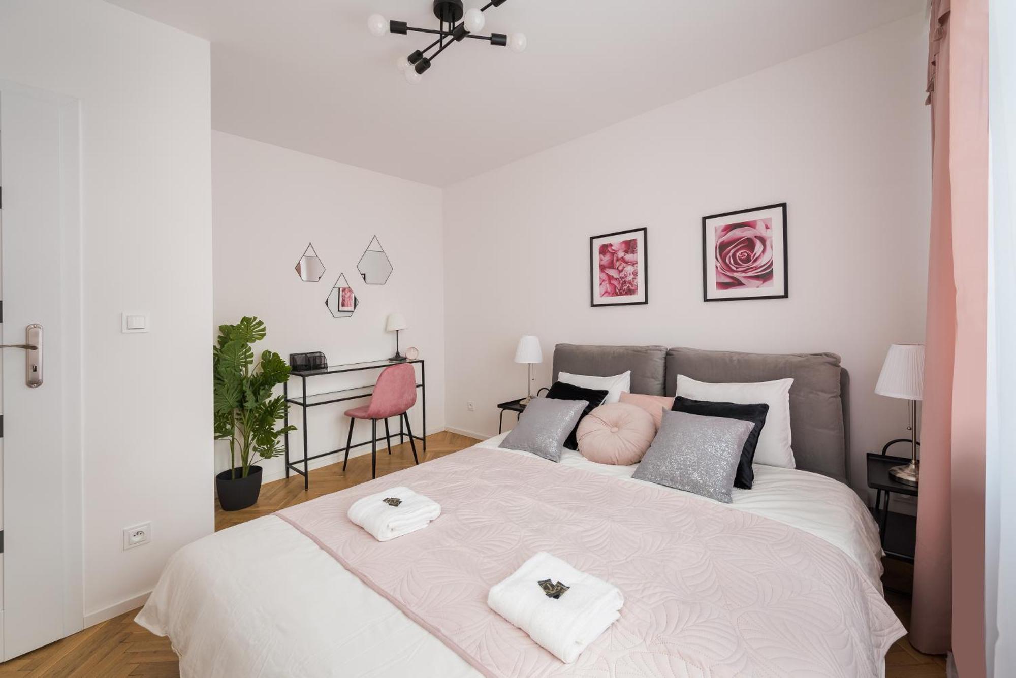Pulawska Mokotow 2-bedroom & Living Room, Balcony & Free Parking On Site Warsaw