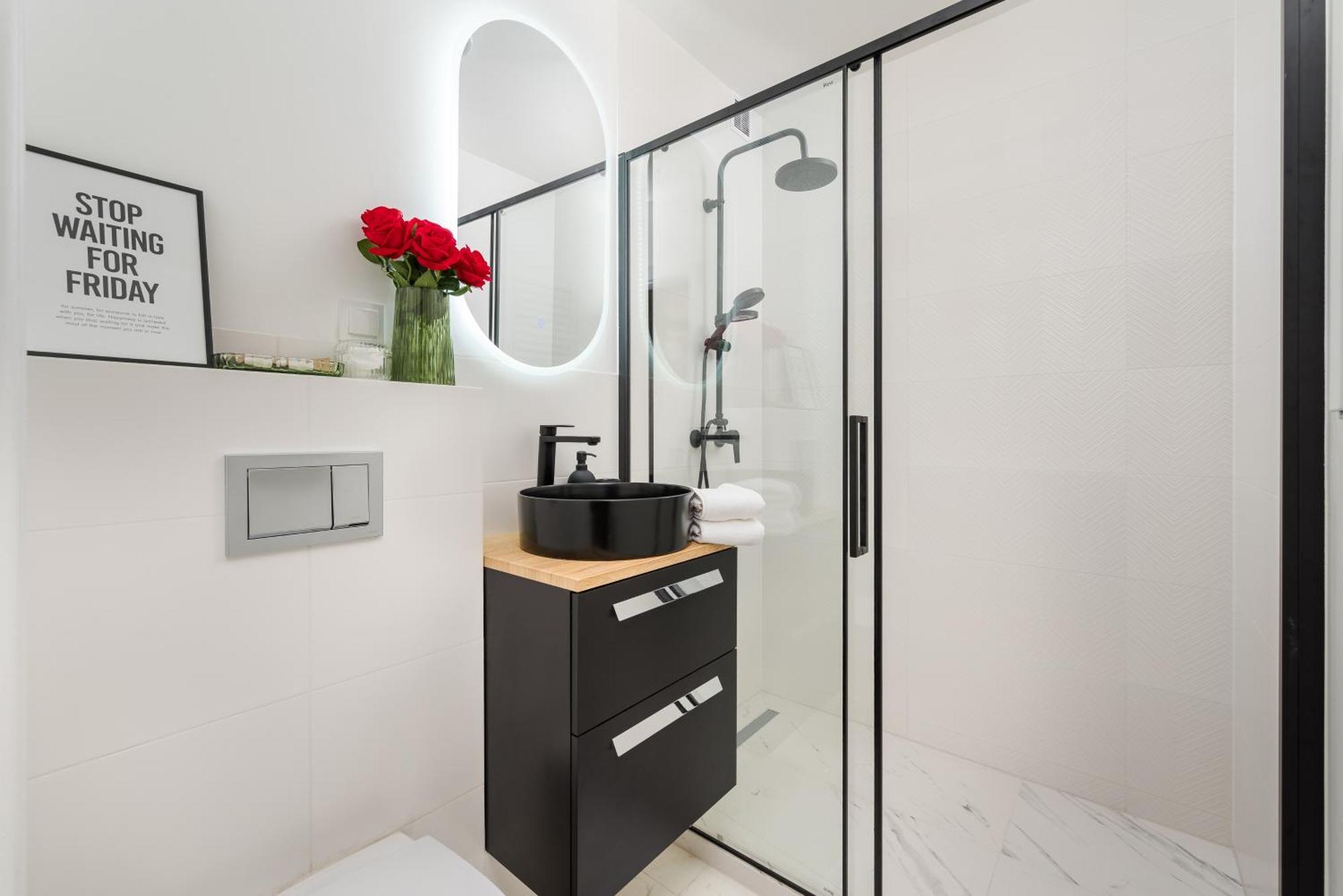 Pulawska Mokotow 2-bedroom & Living Room, Balcony & Free Parking On Site Apartment *