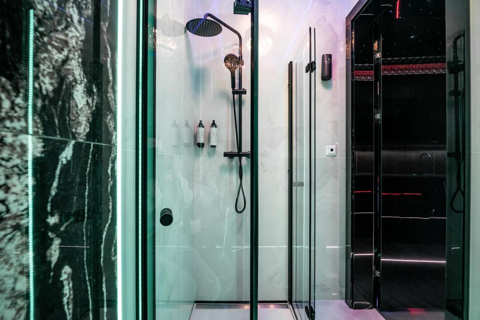 No Limits House - Bdsm Glamour