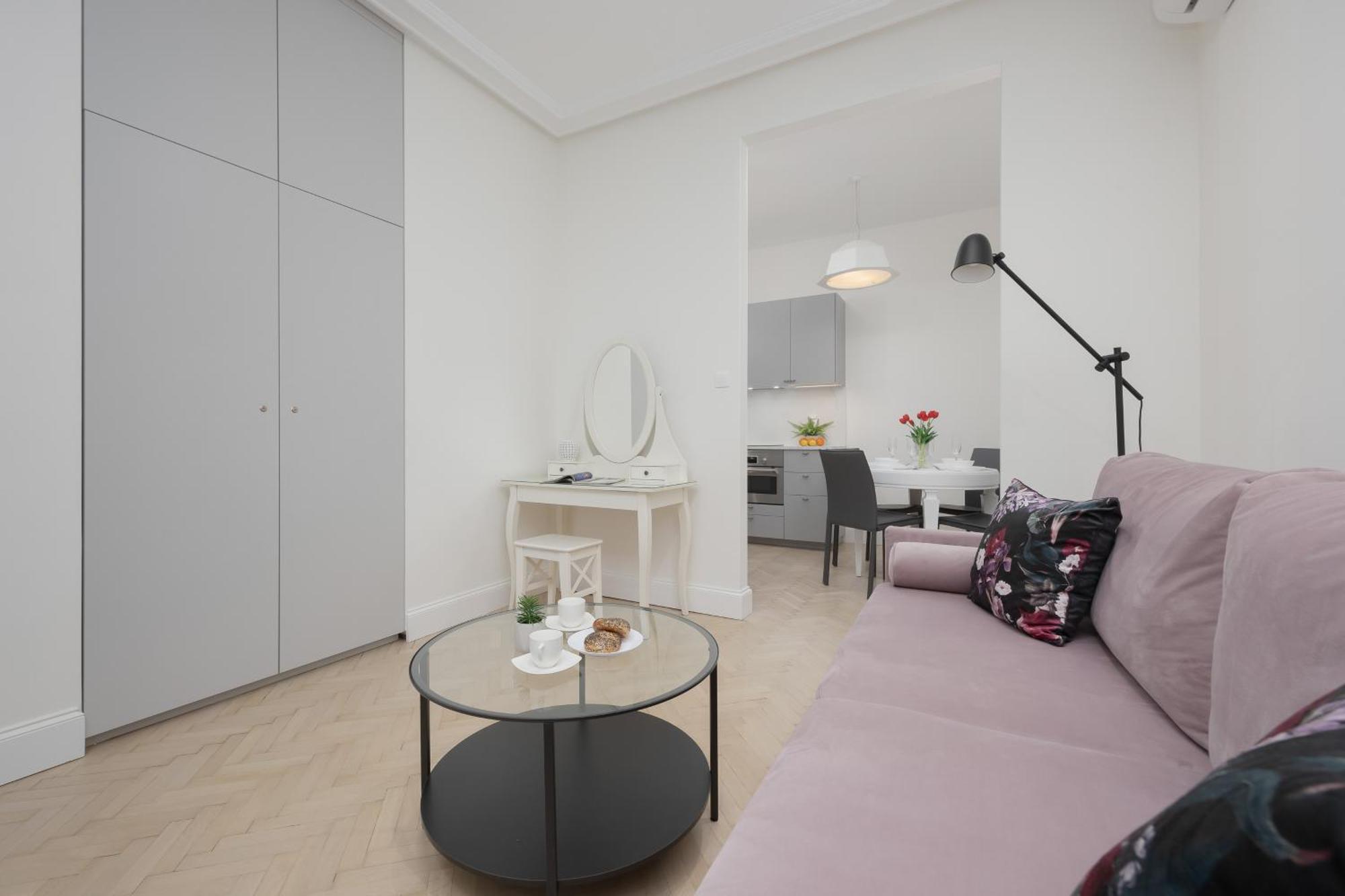 Apartment Modern With Air Conditioning In Close To Three Parks By Renters Prestige *
