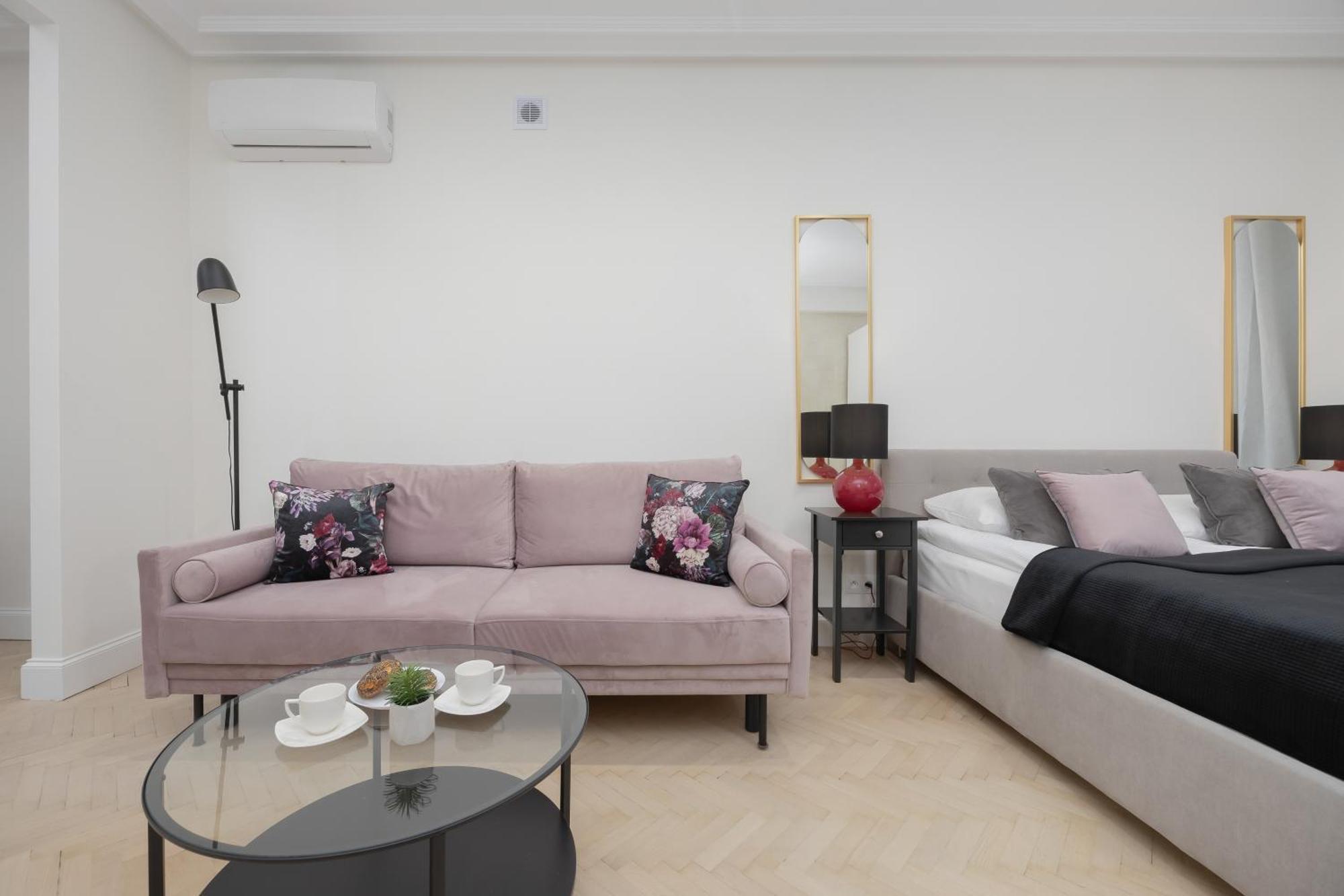 Apartment Modern With Air Conditioning In Close To Three Parks By Renters Prestige Warsaw