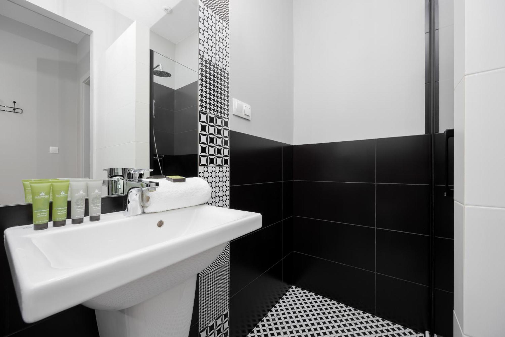 Modern With Air Conditioning In Close To Three Parks By Renters Prestige Warsaw