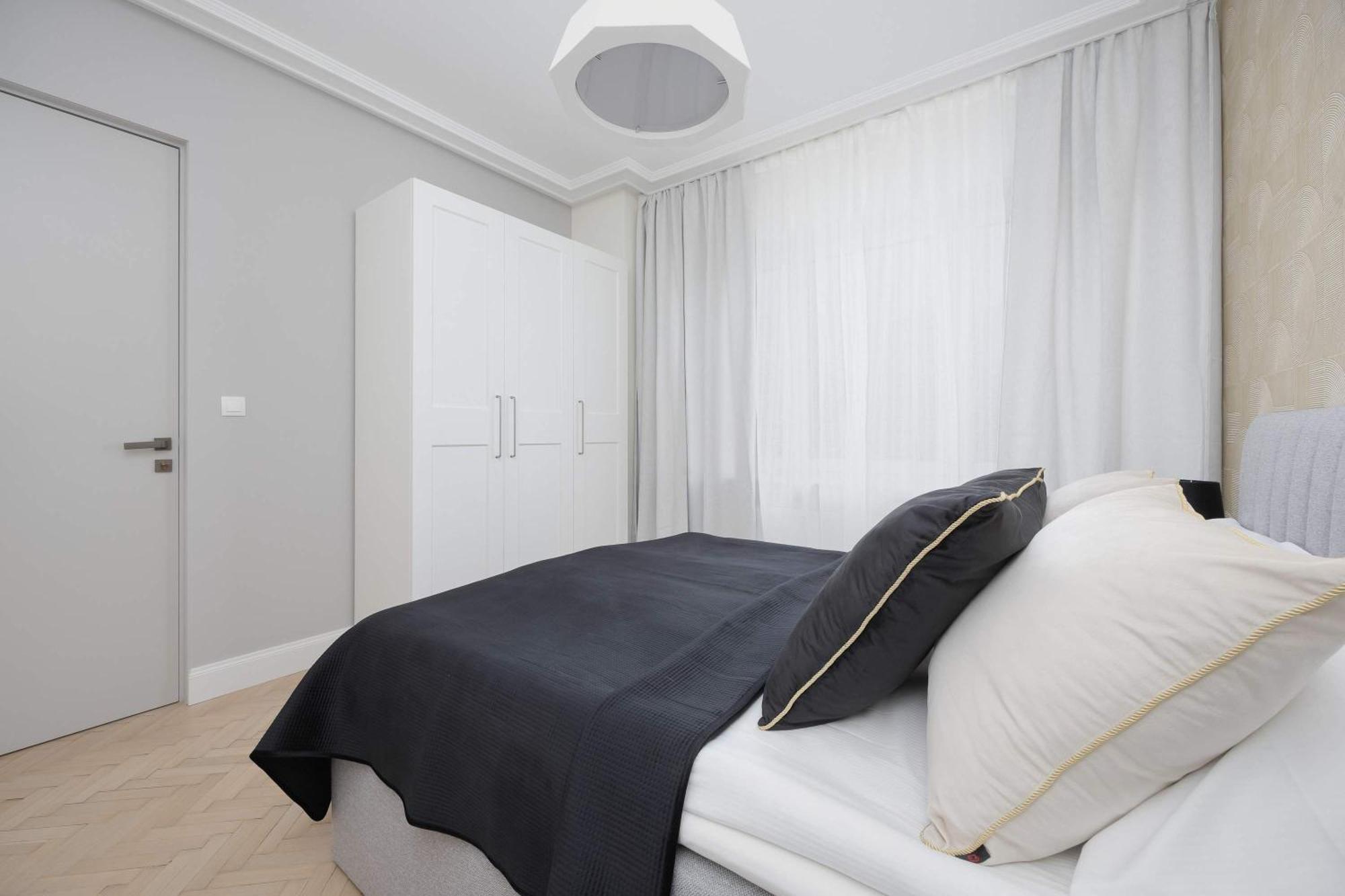 Apartment Modern With Air Conditioning In Close To Three Parks By Renters Prestige
