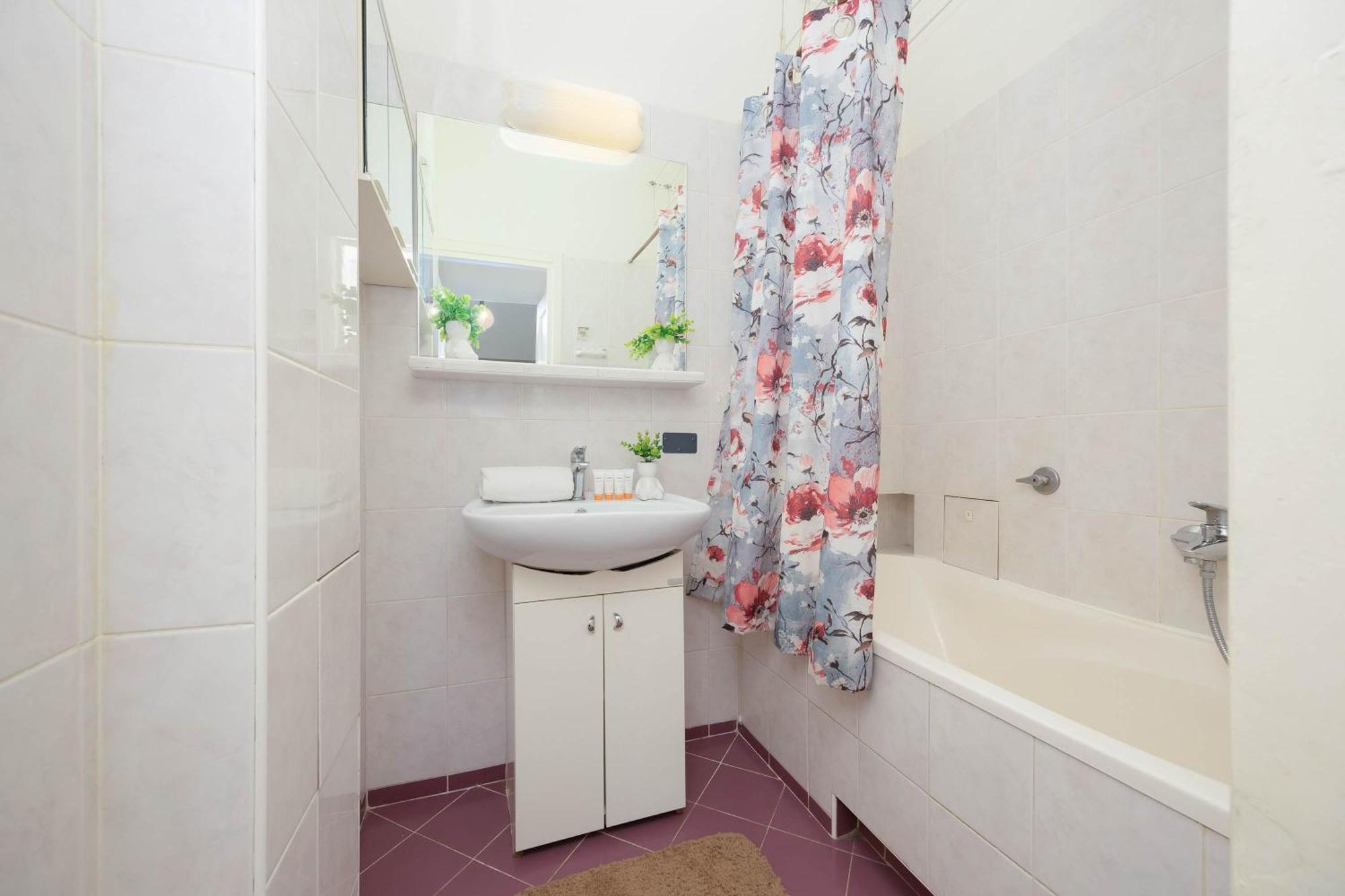 Klimatyczny Z 2 Sypialniami I Balkonem By Renters Warszawa