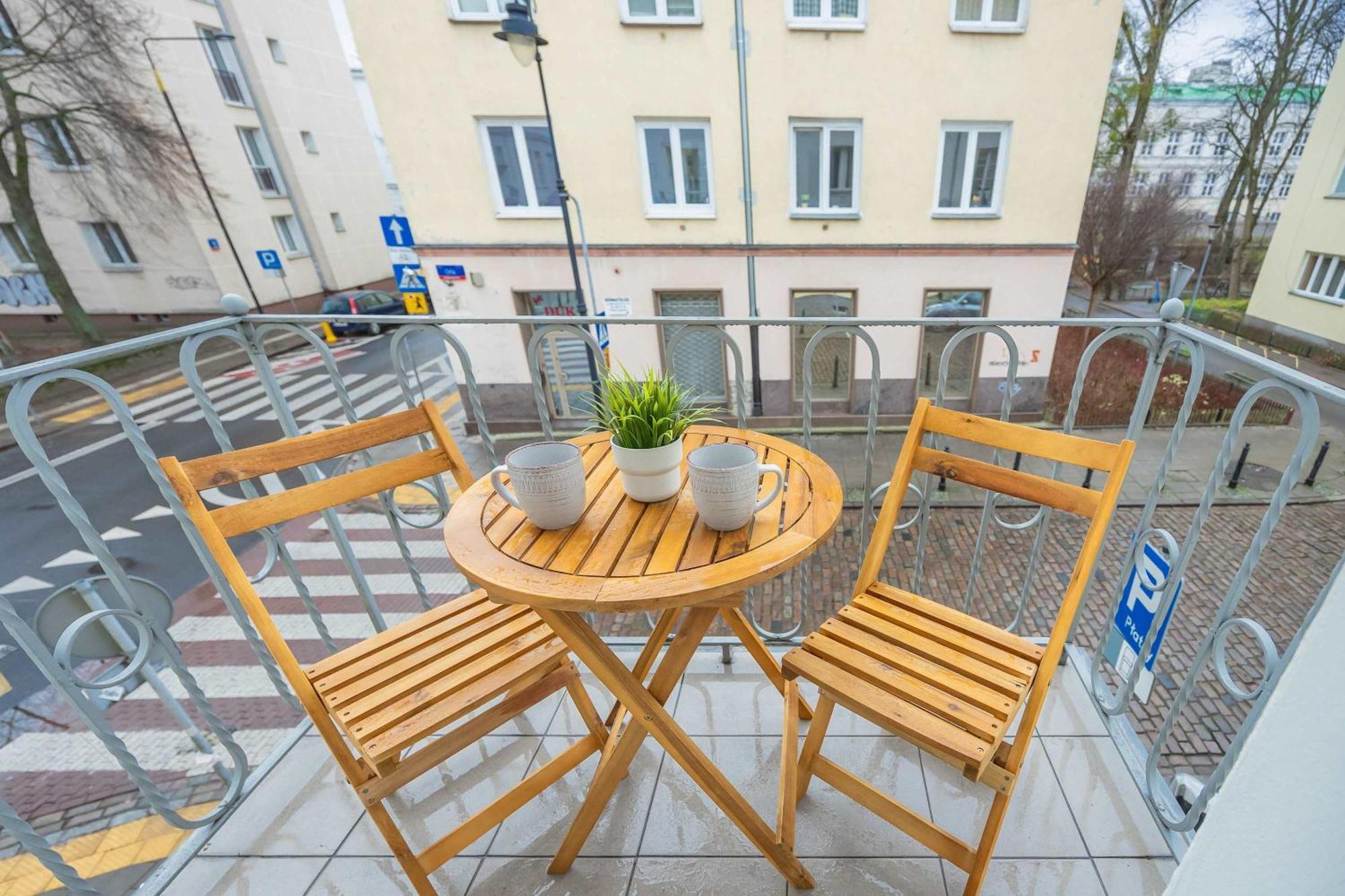 Klimatyczny Z 2 Sypialniami I Balkonem By Renters Apartament
