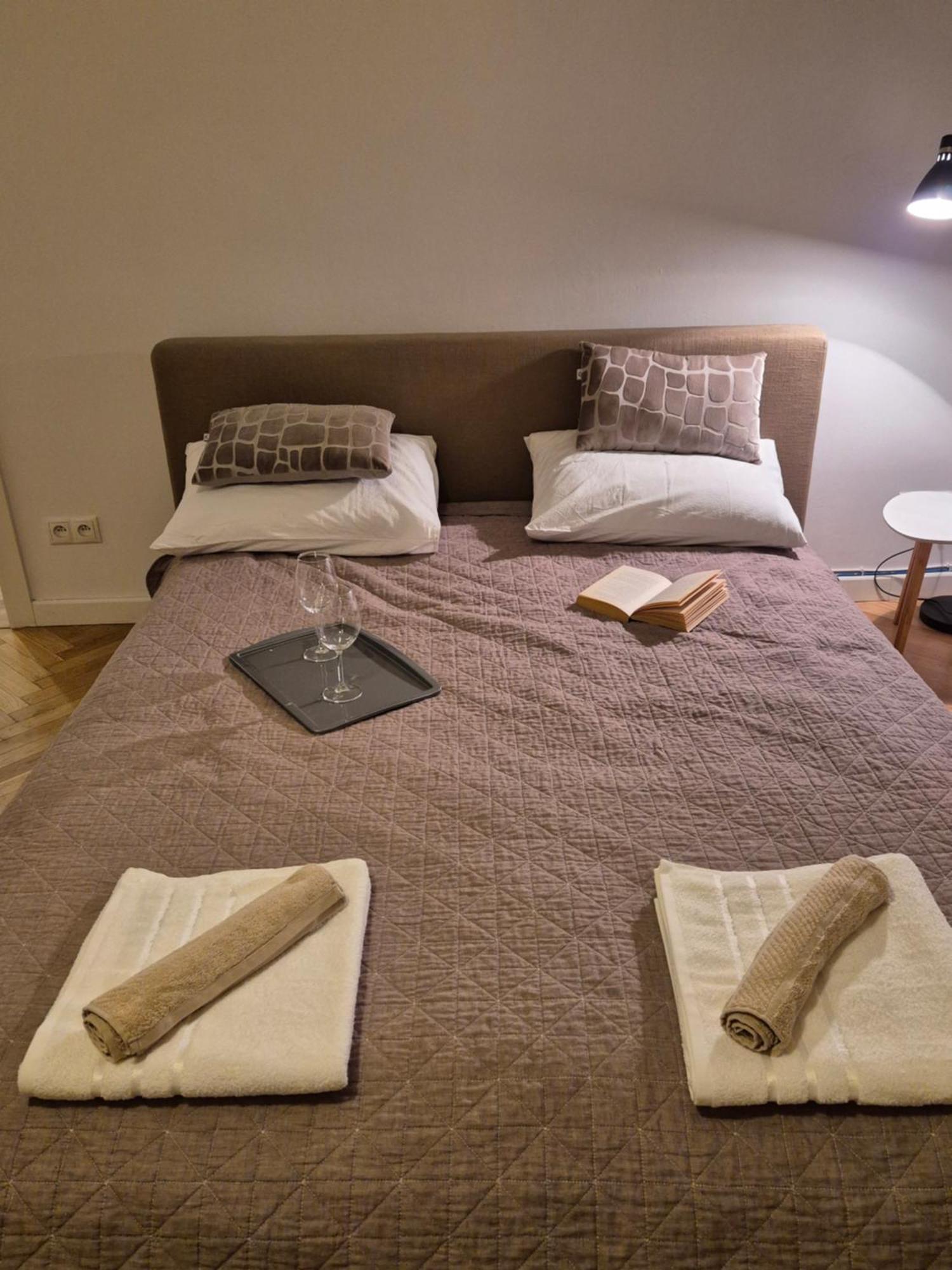 Simple Elegance - Old Town *