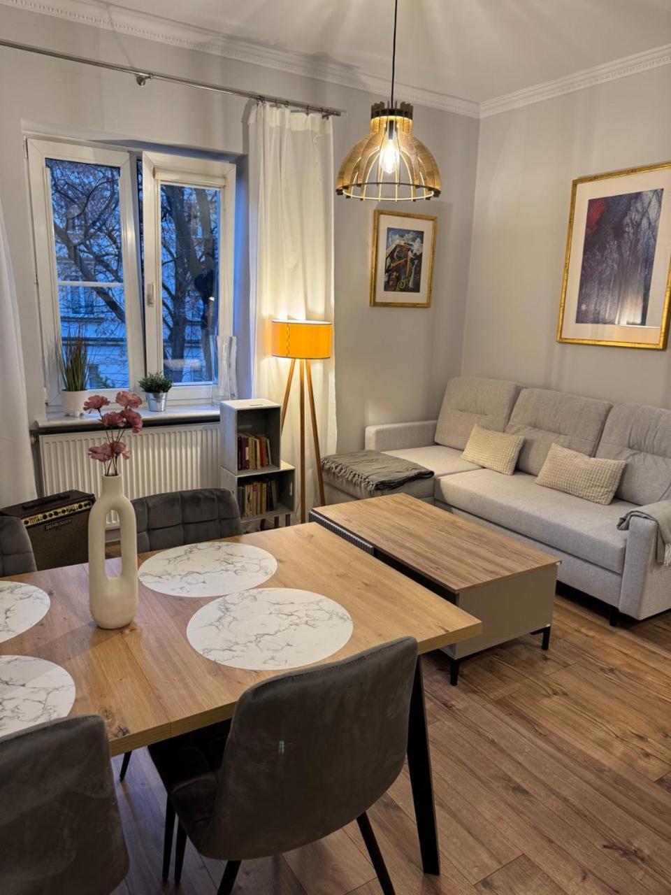 Old Town Heart Ii - New Town Square - Just Renovated! Apartment *