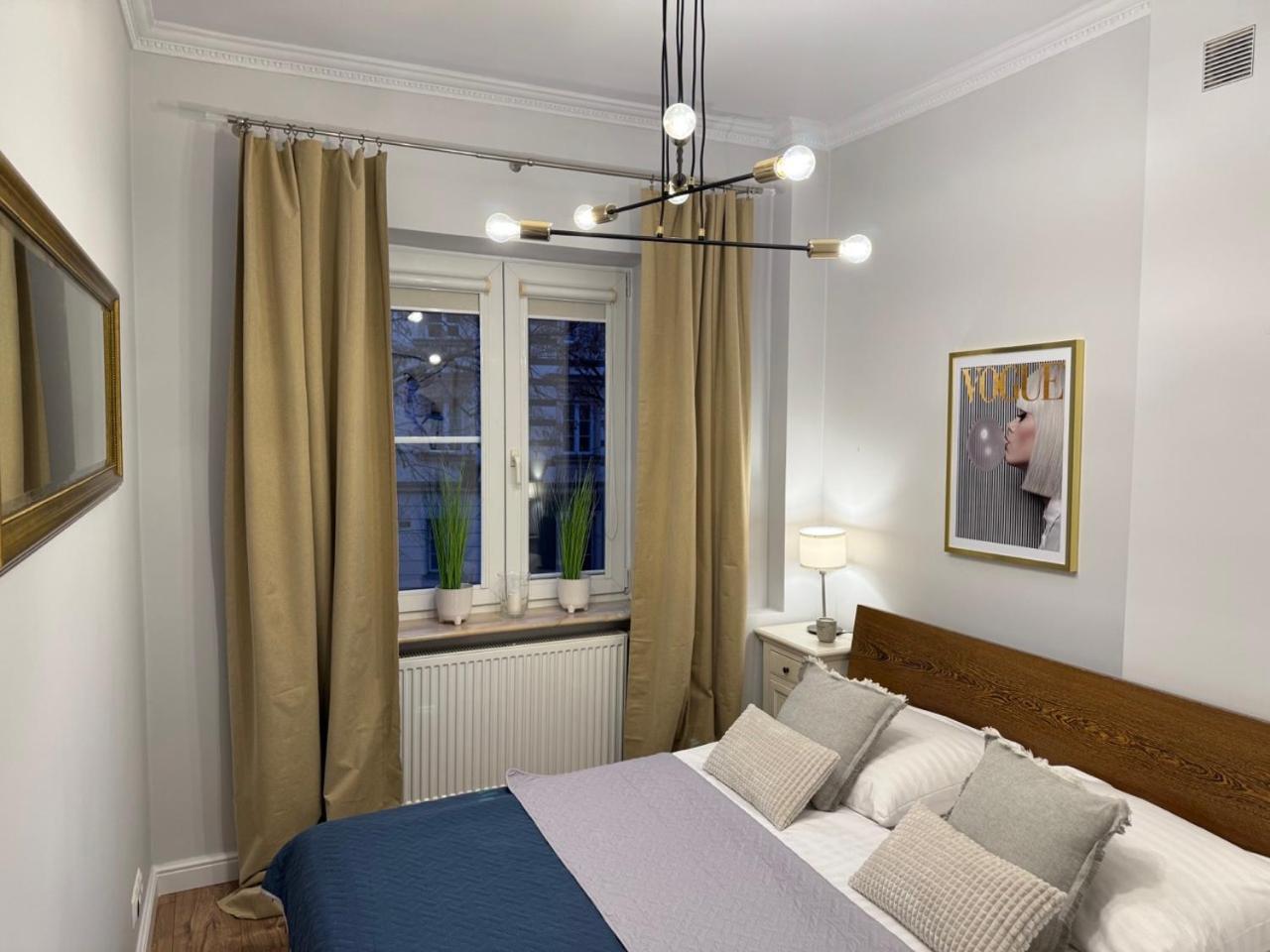 Old Town Heart Ii - New Town Square - Just Renovated! Apartment *