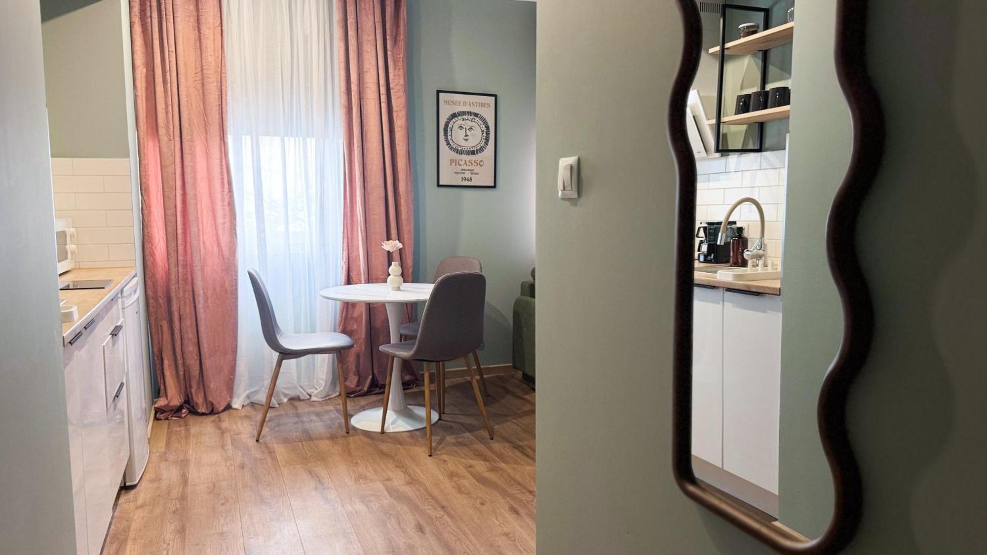 Raspberry With Balcony #self Check-in * Varsóvia