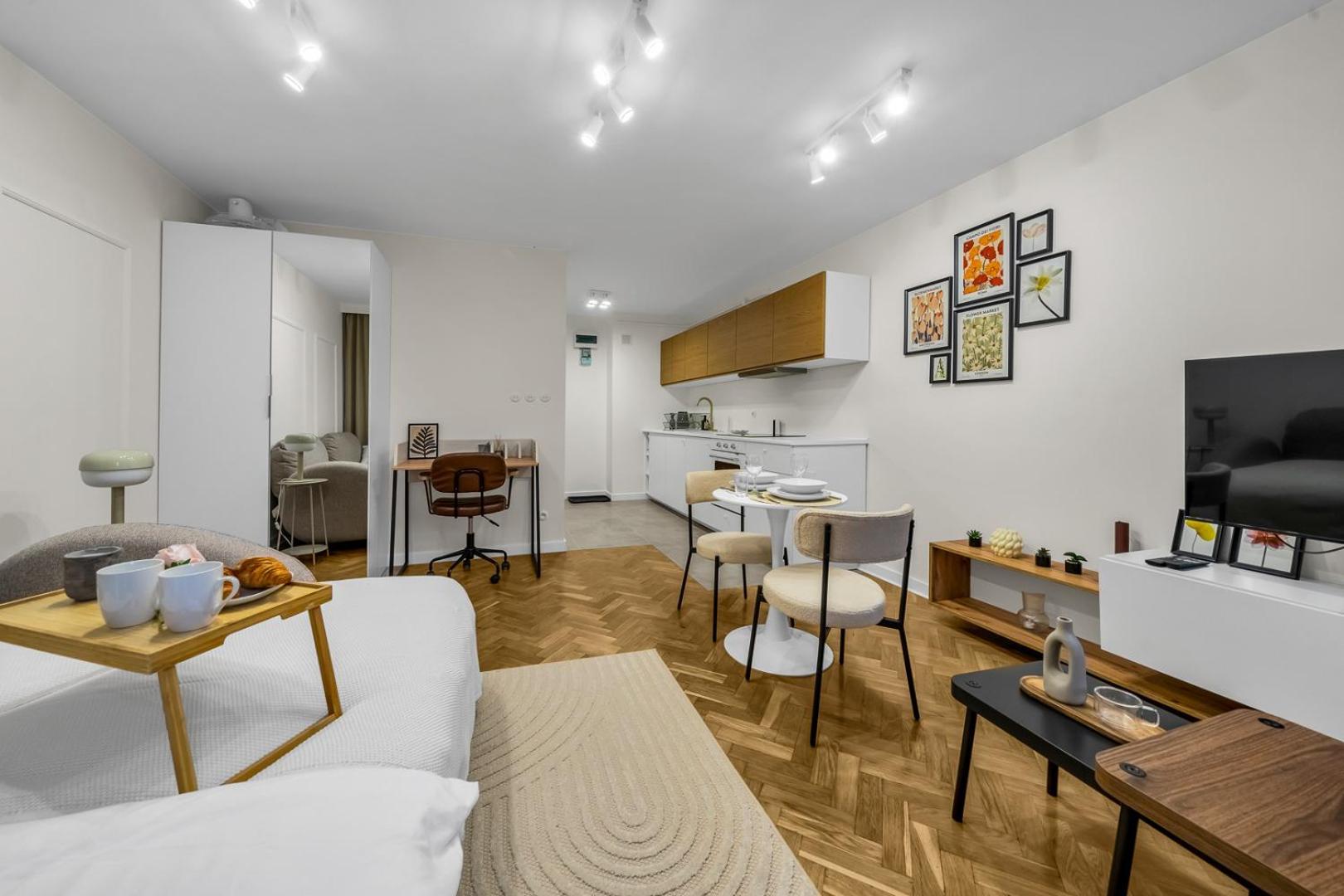 Apartment Chmielna - Location, Workspace - By Rentujemy Warsaw