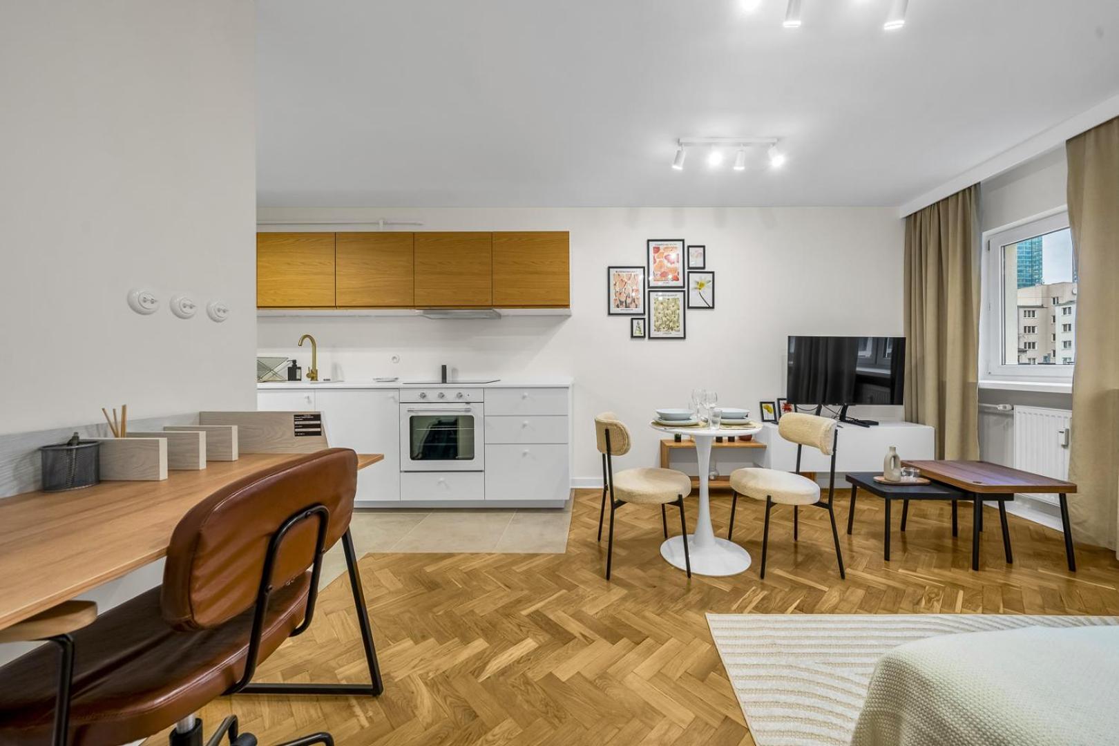 Apartment Chmielna - Location, Workspace - By Rentujemy