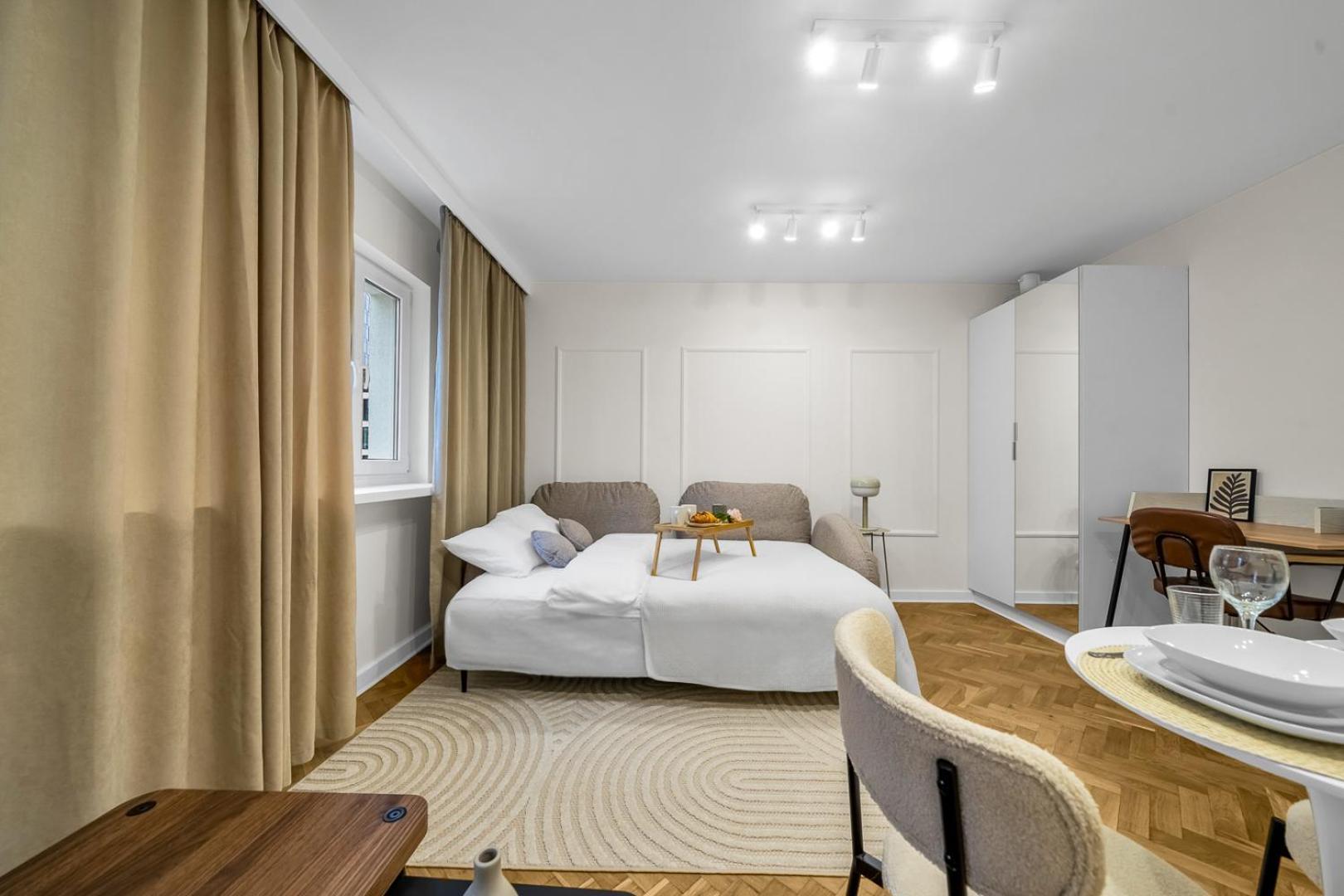 Apartment Chmielna - Location, Workspace - By Rentujemy