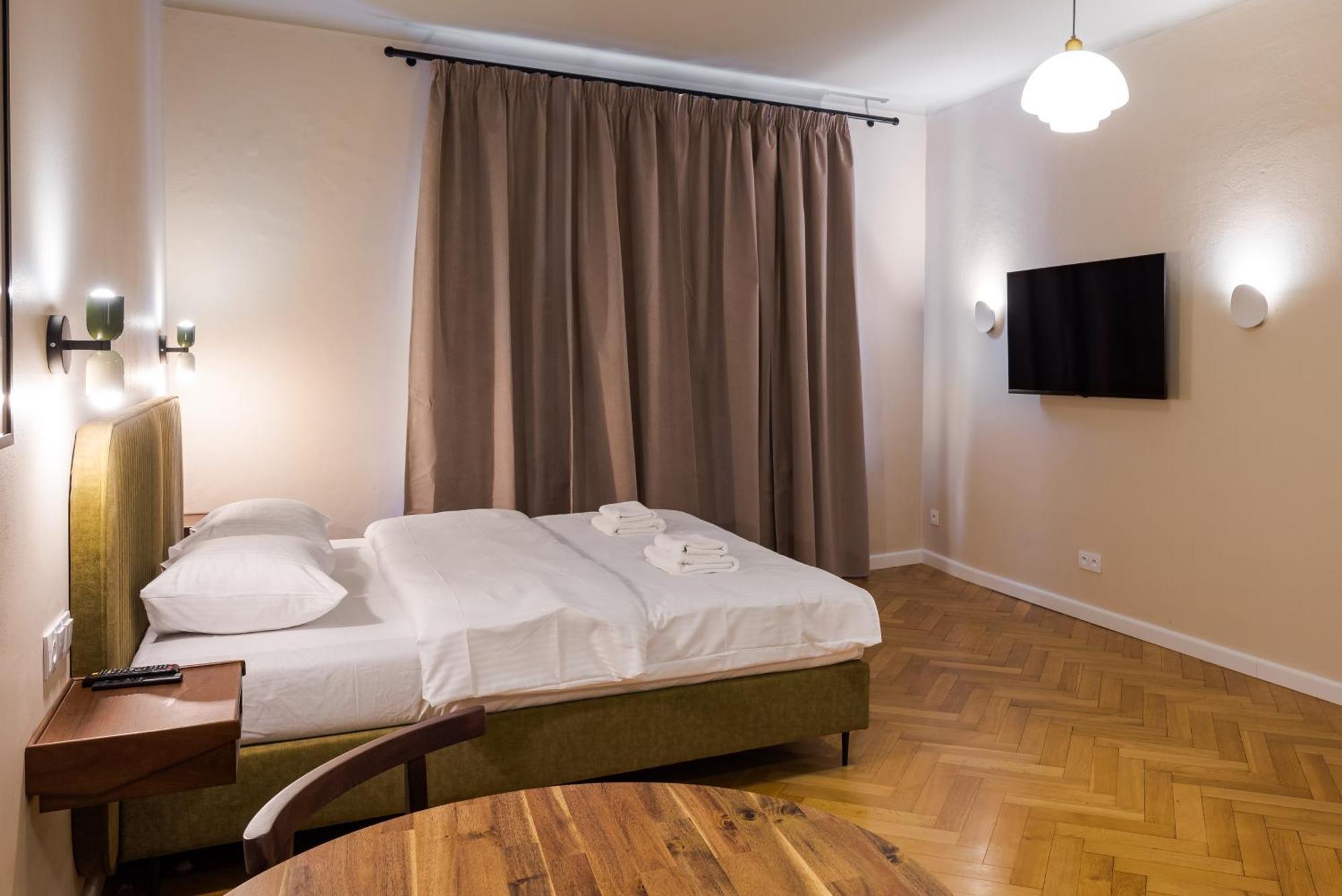 Plac Dabrowskiego Deluxe Apartment *