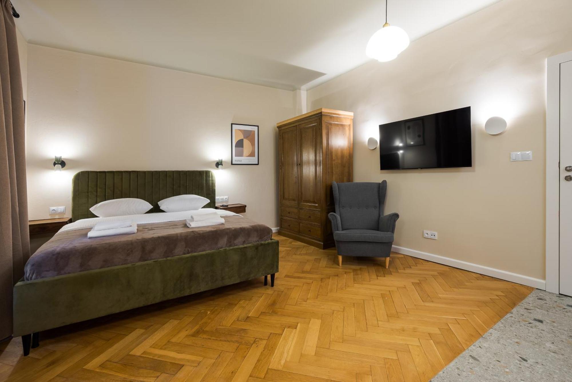 Plac Dabrowskiego Deluxe Apartment *