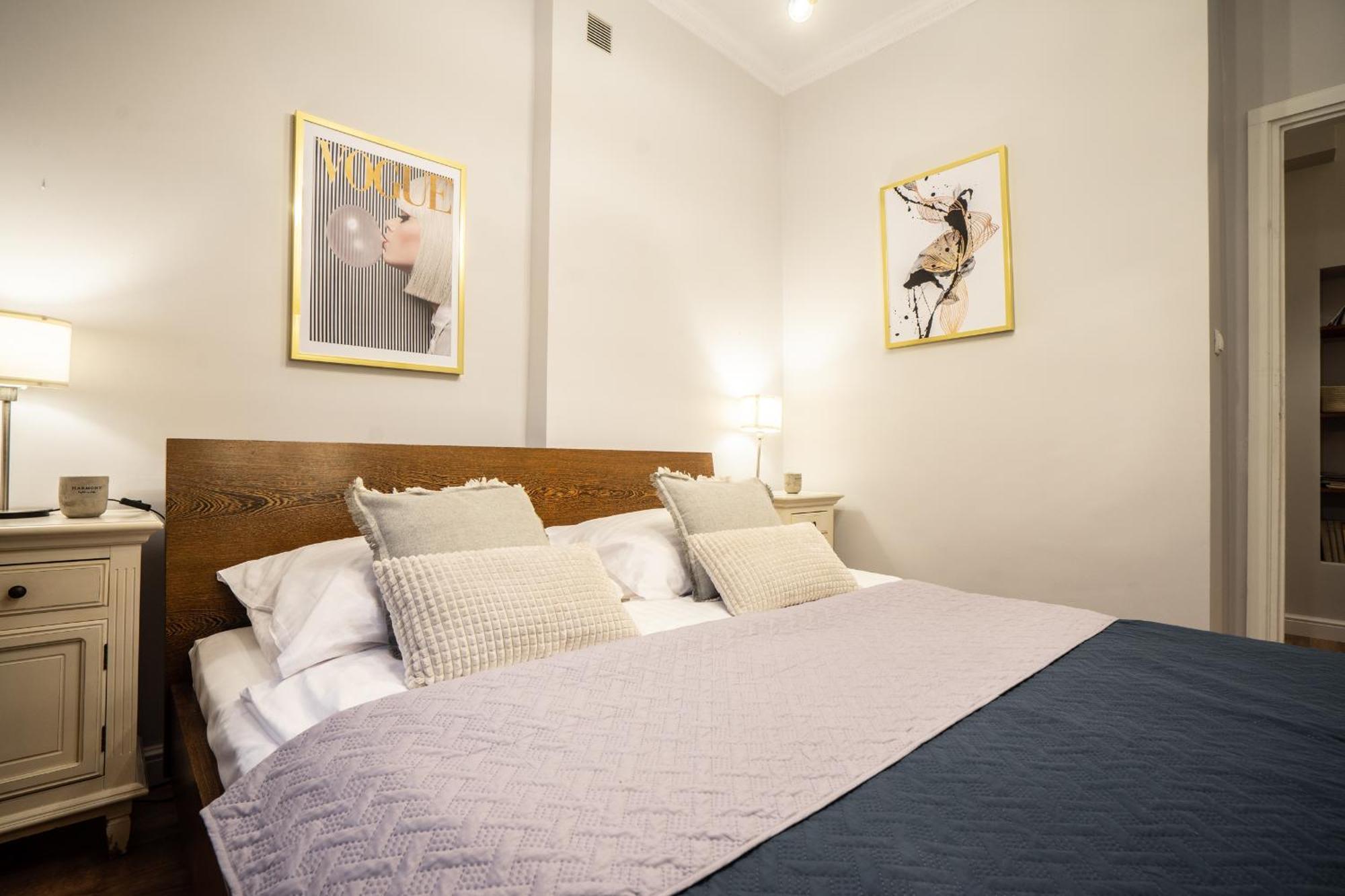 Old Town Heart Ii - New Town Square - Just Renovated! Apartment