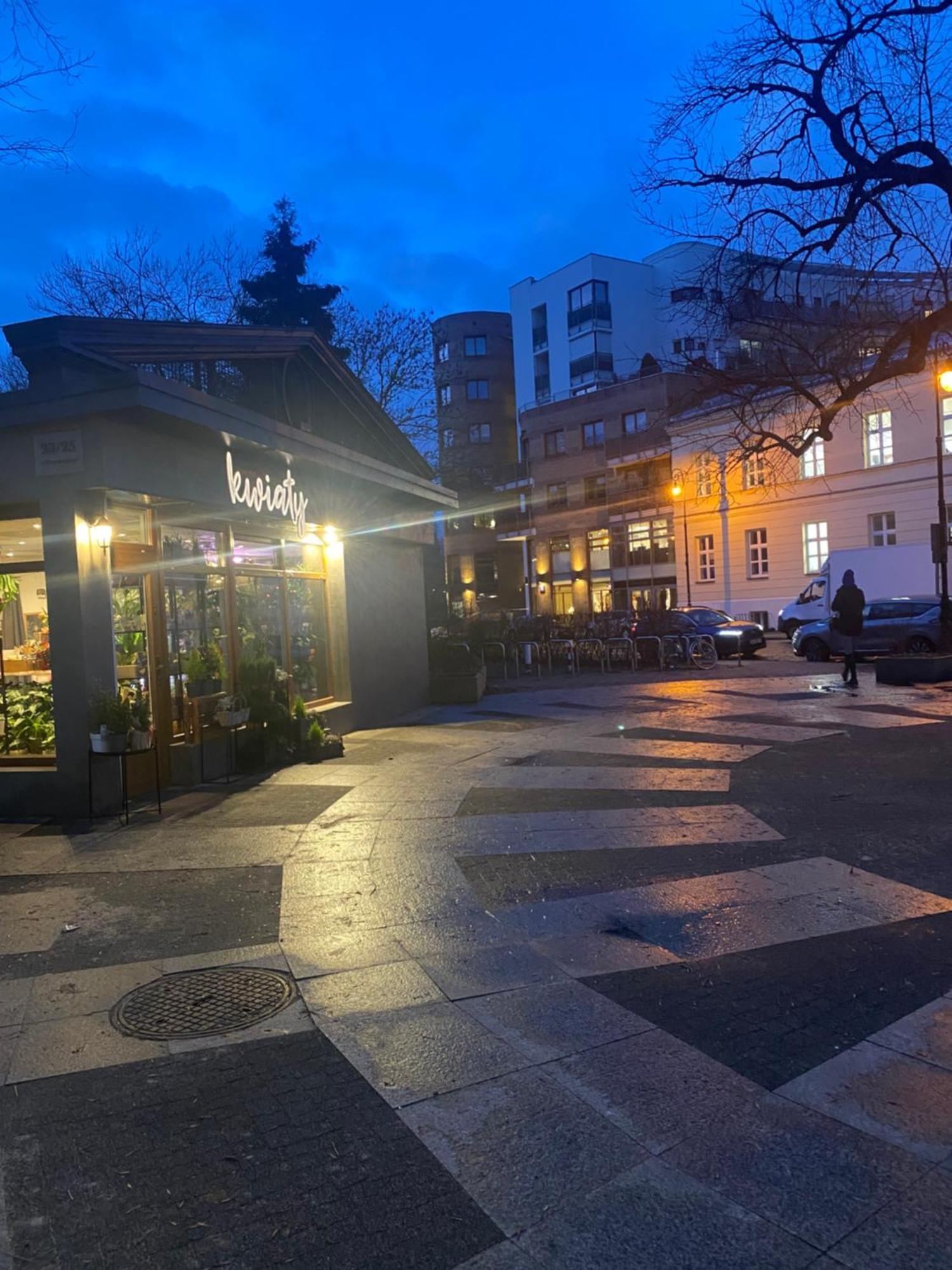 Komfortowy Apartament: Pet-friendly Old Town Retreat Near Park Praski Warsaw
