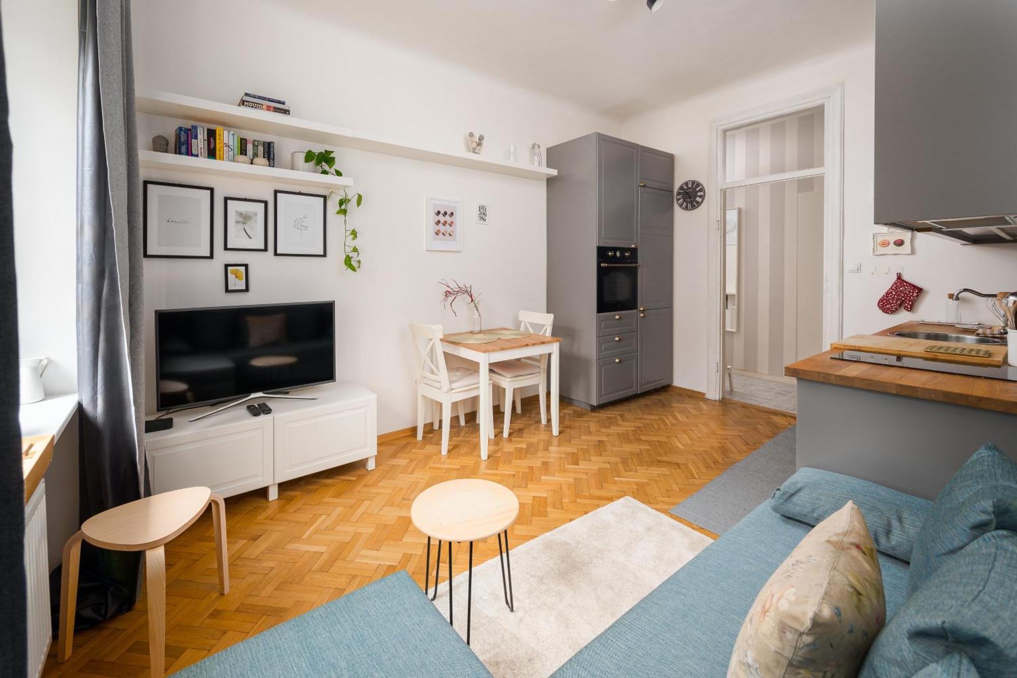 Metro Raclawicka Charming Apartment