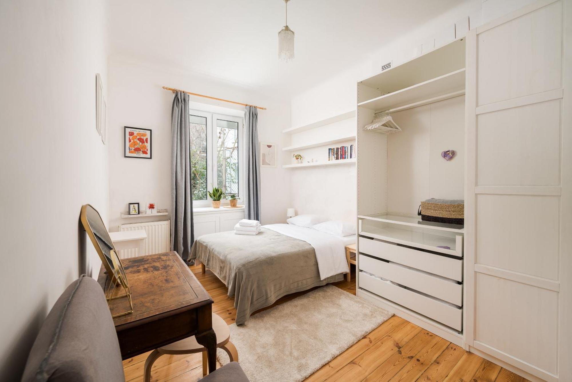 Metro Raclawicka Charming Apartment