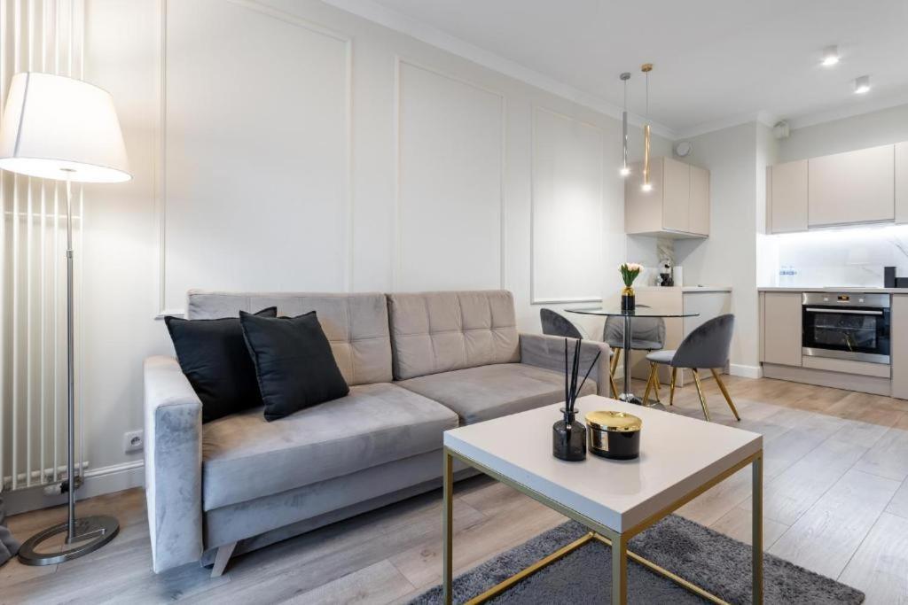 Apartment Close-urban Chic - Luxury -10 People- Mennica Warsaw