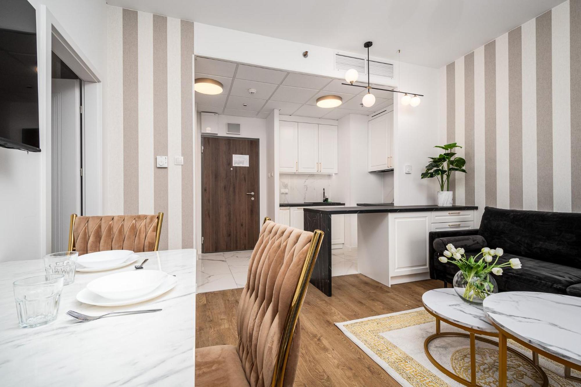 Wola Tower Deluxe Separate Bedroom With Free Garage - By Perfect * Warsaw