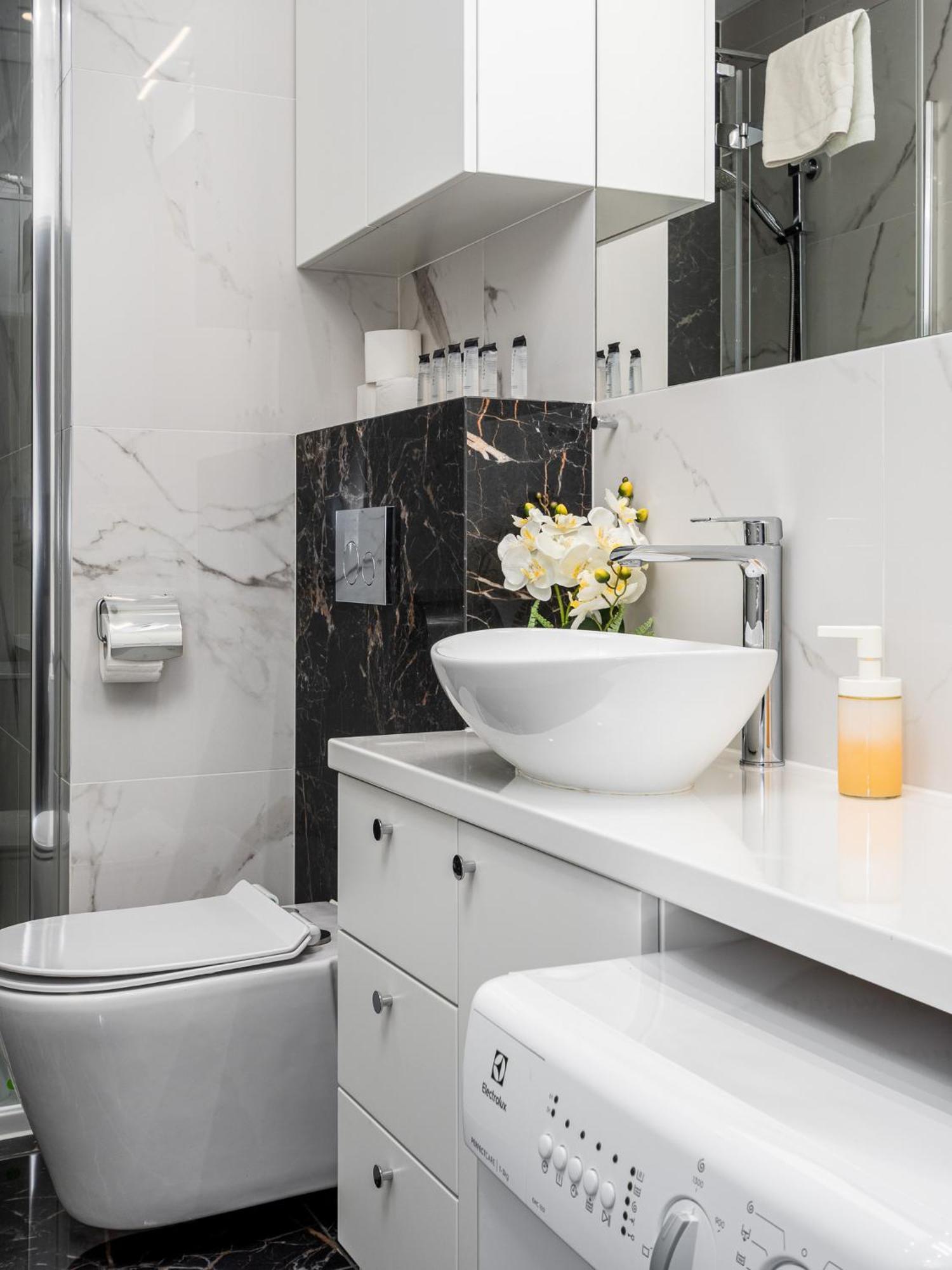 Wola Tower Deluxe Separate Bedroom With Free Garage - By Perfect Apartamento *