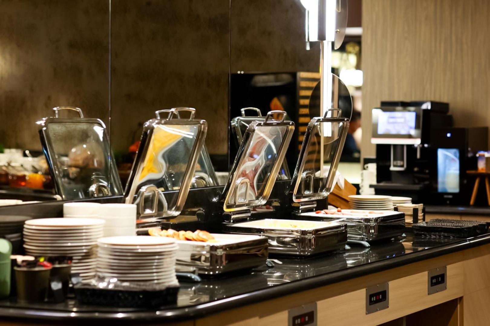 Mdm Centre Hotel 3*